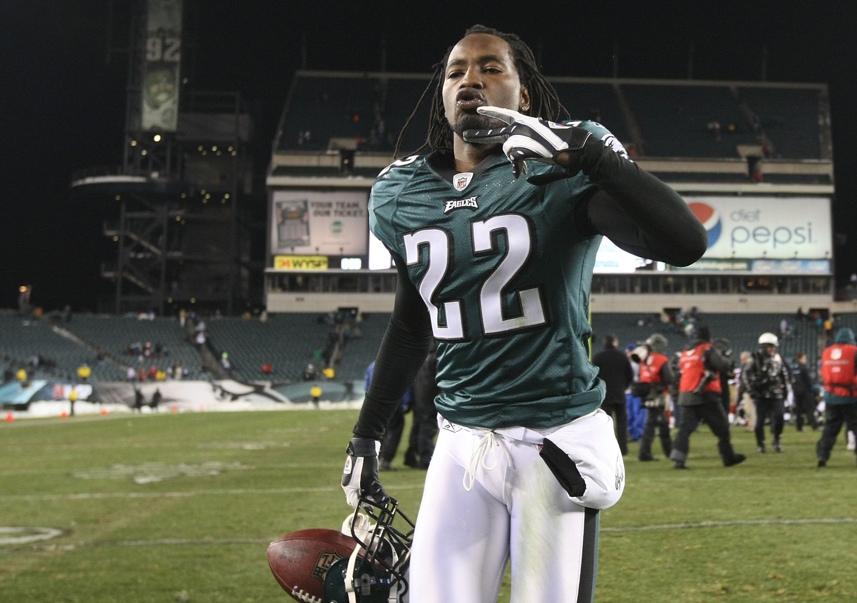 PHILADELPHIA - DECEMBER 20:  Asante Samuel #22 of the Philadelphia Eagles runs from the field after defeating the San Francisco 49ers at Lincoln Financial Field on December 20, 2009 in Philadelphia, Pennsylvania.  (Photo by Nick Laham/Getty Images)