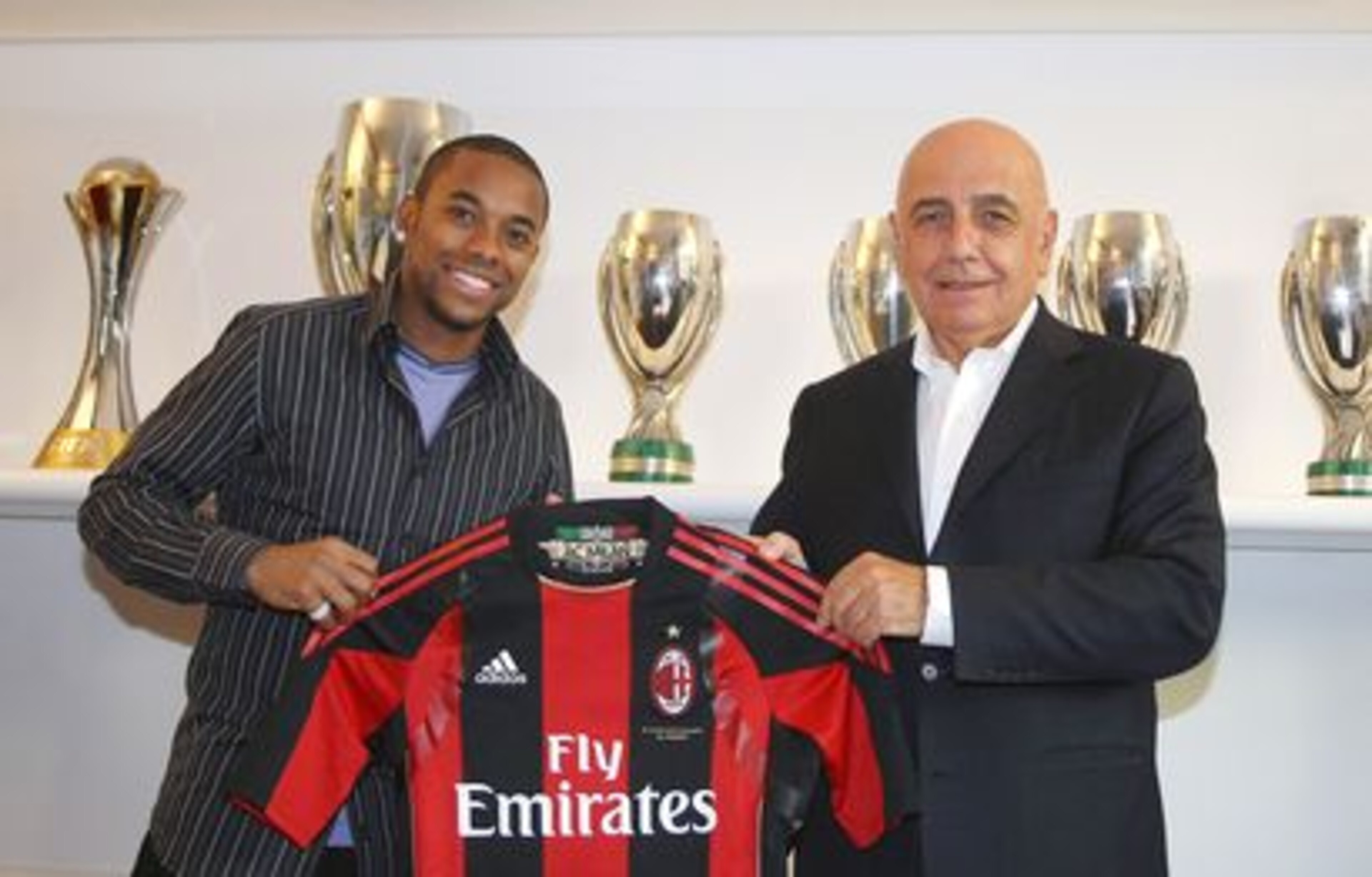 Much to the approval of all Milan supporters, Robinho joined AC Milan on August 31, the last day of the Transfer Market. Much to the approval of all Milan supporters, Robinho joined AC Milan on August 31, the last day of the Transfer Market.