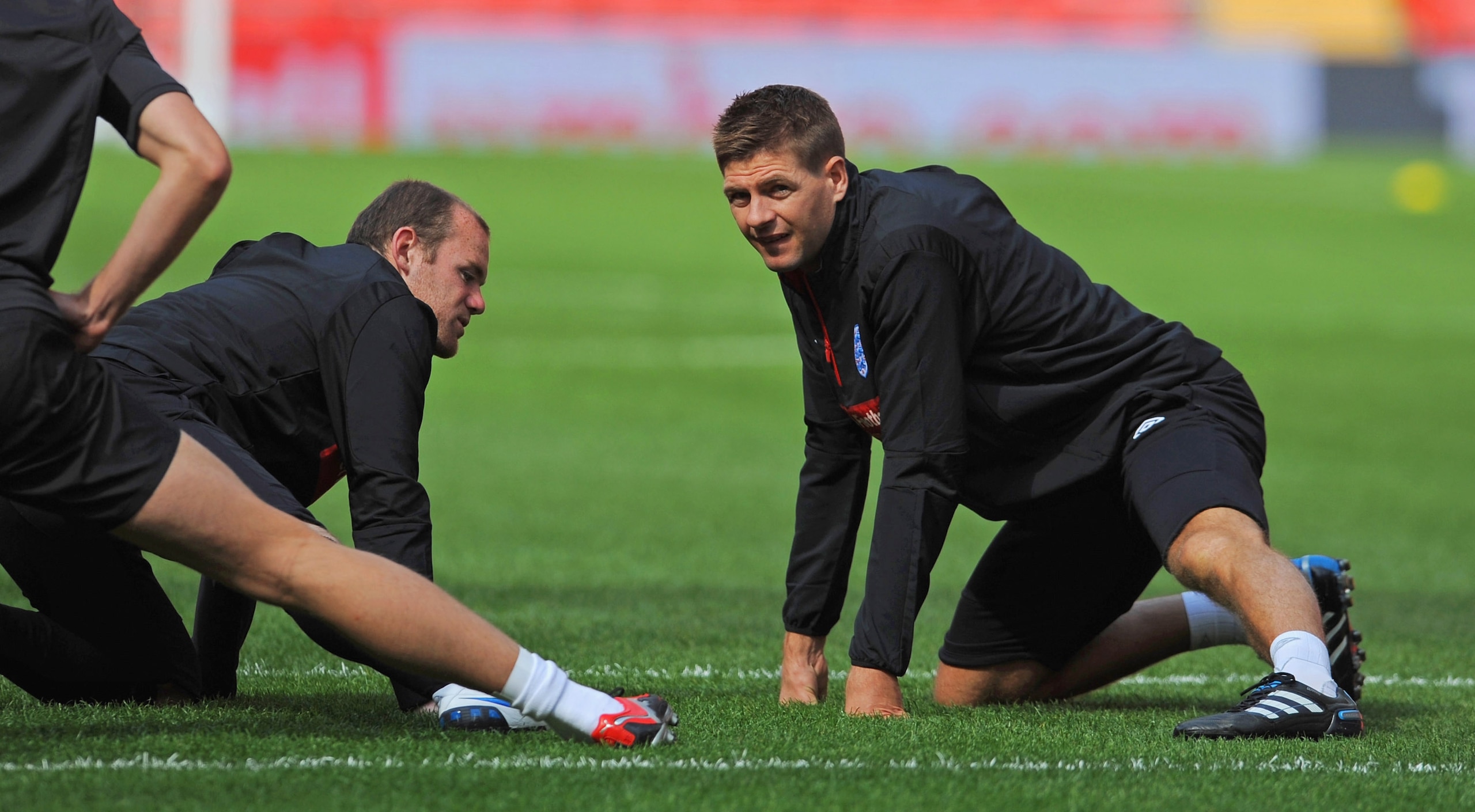 LONDON, ENGLAND - SEPTEMBER 02: Steven Gerrard talks to Wayne Rooney (L) during the England training session at Wembley Stadium on September 2, 2010 in London, England.  (Photo by Michael Regan/Getty Images)