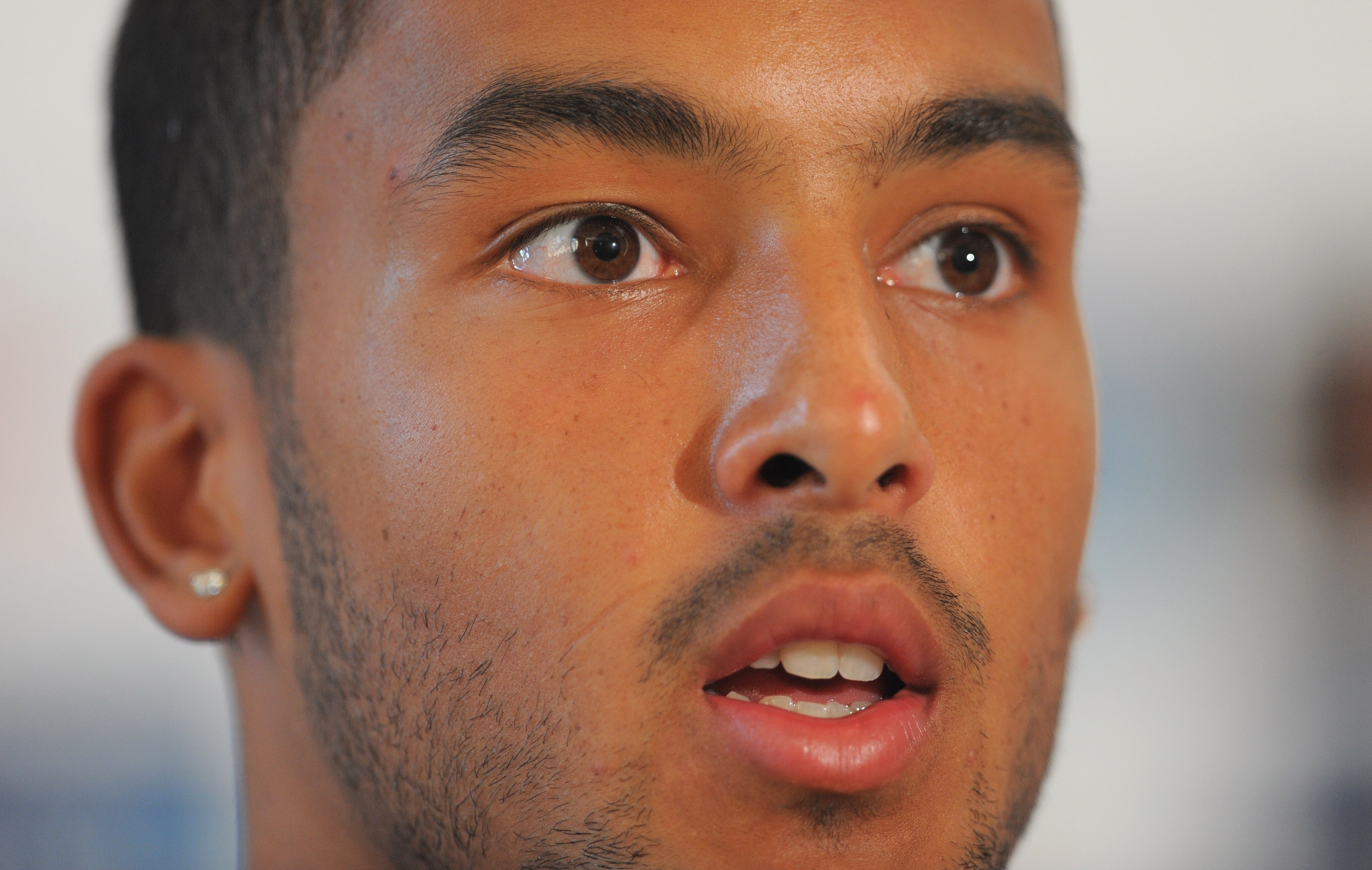 ST ALBANS, ENGLAND - AUGUST 31:  Theo Walcott talks to the media during the England press conference at London Colney on August 31, 2010 in St Albans, England.  (Photo by Michael Regan/Getty Images)