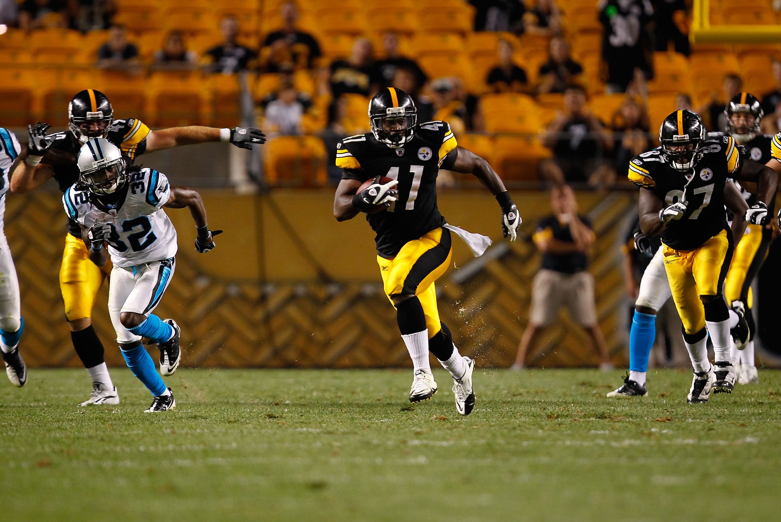 PITTSBURGH - SEPTEMBER 02:  Jonathan Dwyer #41 of the Pittsburgh Steelers rushes for 36 yards against the Carolina Panthers in the 4th quarter during the preseason game on September 2, 2010 at Heinz Field in Pittsburgh, Pennsylvania.  (Photo by Jared Wick