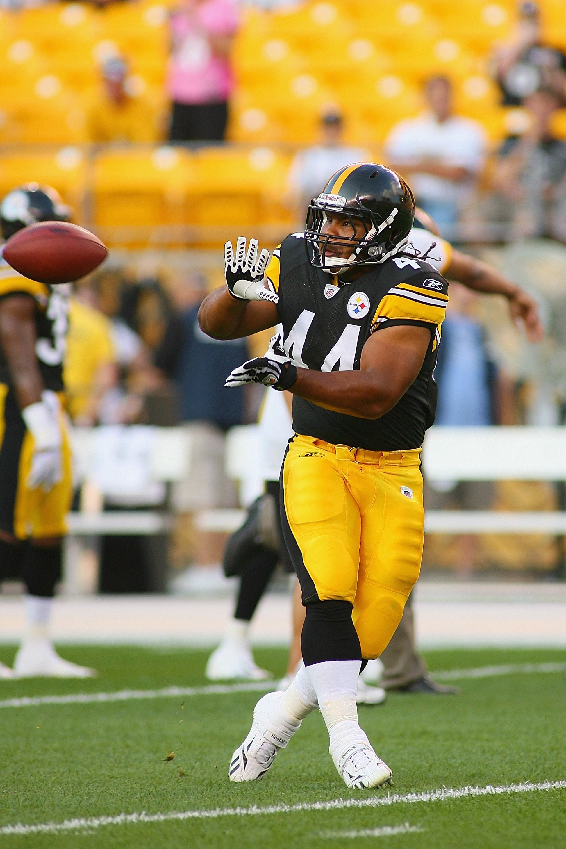 PITTSBURGH - AUGUST 13:  Frank Summers #44 of the Pittsburgh Steelers warms up prior to the preseason NFL game against the Arizona Cardinals at Heinz Field on August 13, 2009 in Pittsburgh, Pennsylvania.  The Steelers won 20-10.  (Photo by Rick Stewart/Ge
