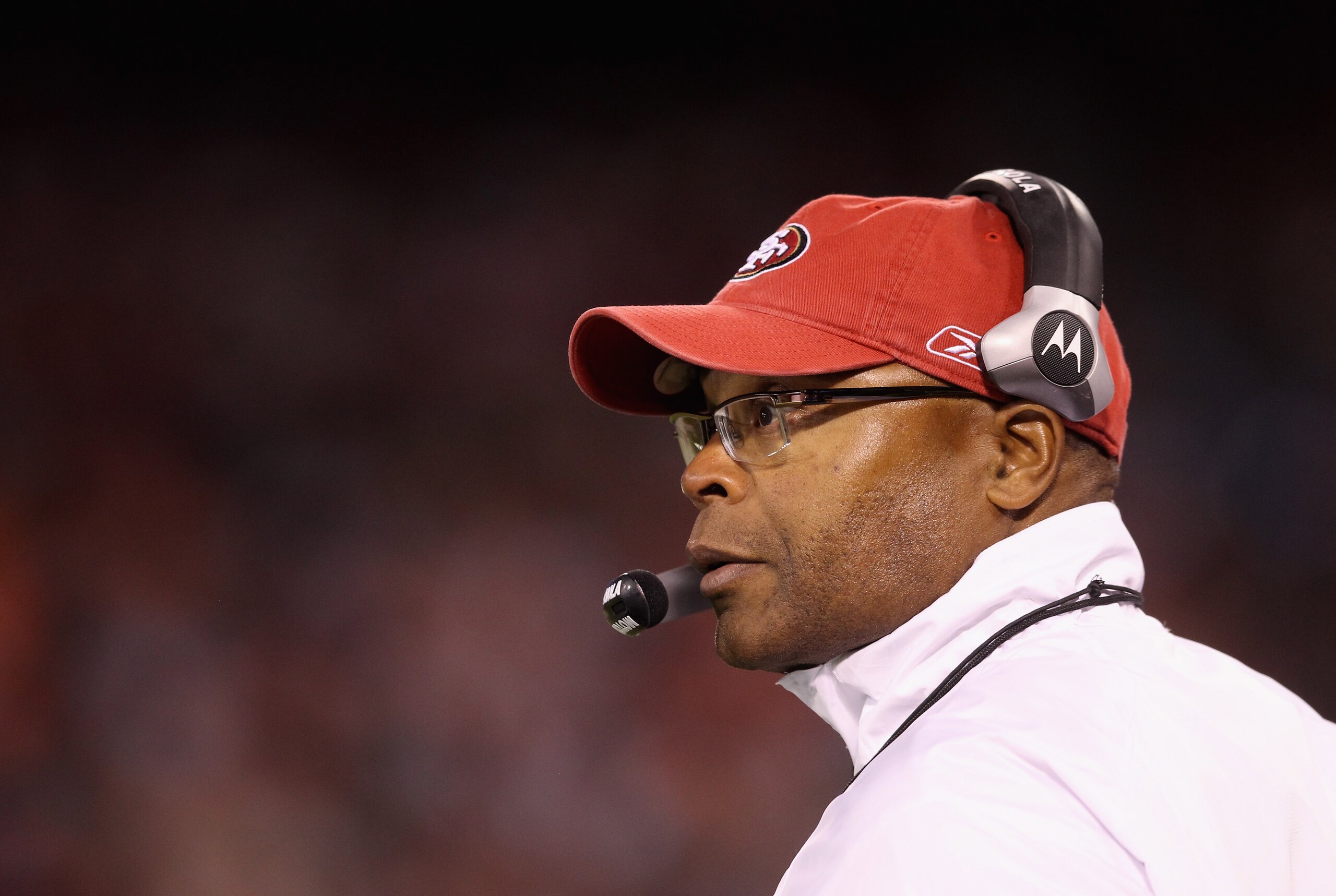 SAN FRANCISCO - SEPTEMBER 02:  Head coach Mike Singletary of the San Francisco 49ers watches his team during their game against the San Diego Chargers at Candlestick Park  on September 2, 2010 in San Francisco, California.  (Photo by Ezra Shaw/Getty Image