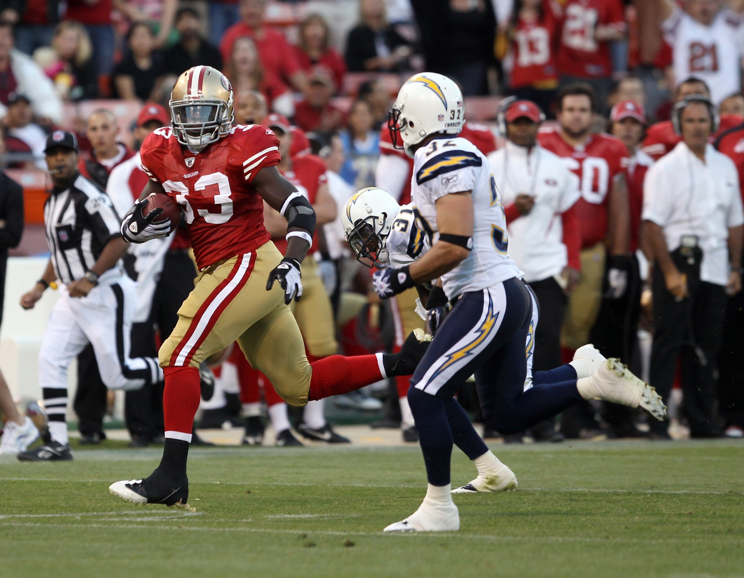 SAN FRANCISCO - SEPTEMBER 02:  Anthony Dixon #33 of the San Francisco 49ers runs on his way to scoring a touchdown during their game againsst the San Diego Chargers at Candlestick Park  on September 2, 2010 in San Francisco, California.  (Photo by Ezra Sh