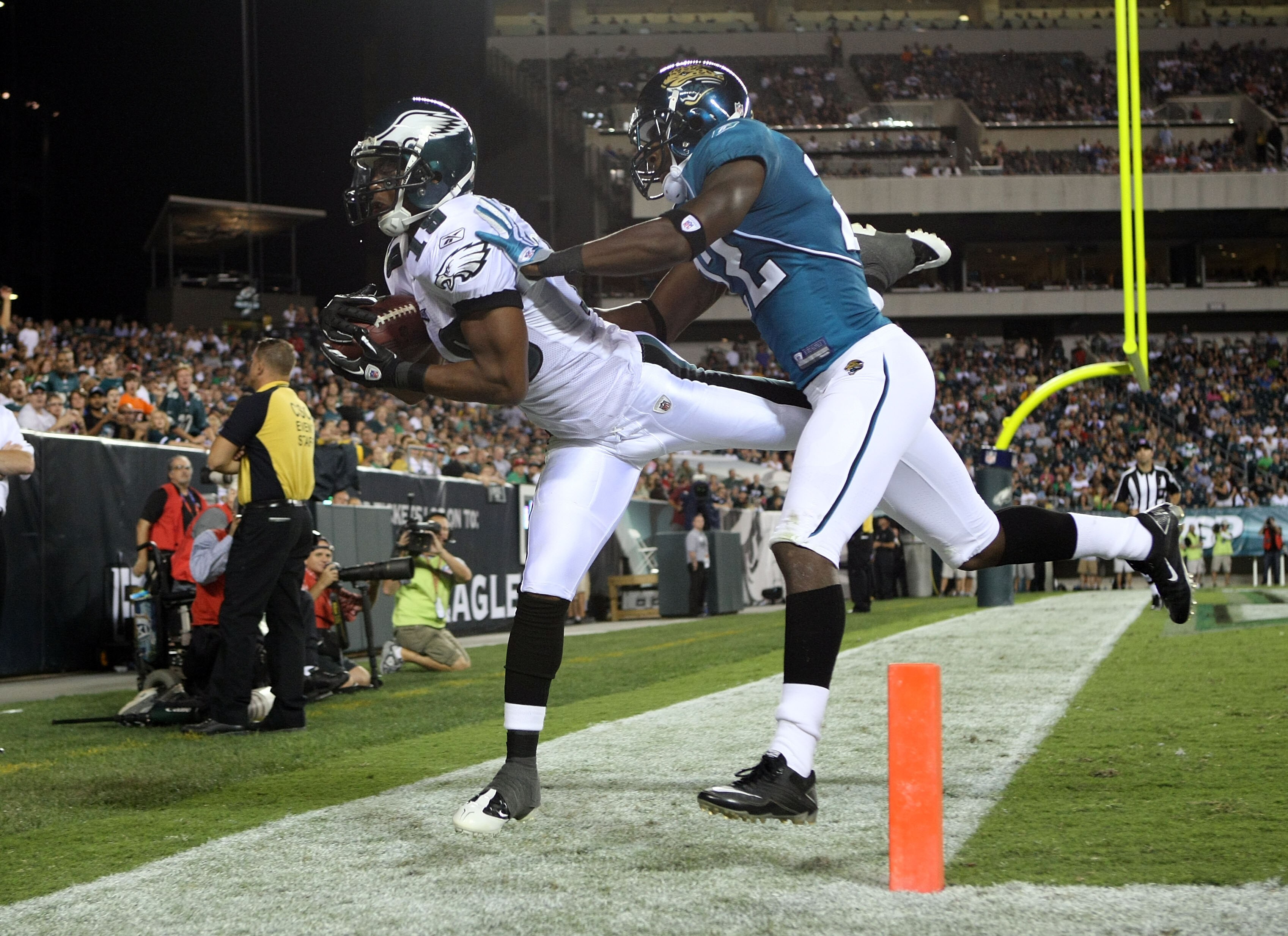 PHILADELPHIA - AUGUST 13:  Jordan Norwood #19 of the Philadelphia Eagles fails to hold onto a pass in the endzone under pressure from Don Carey #22 of the Jacksonville Jaguars during their preseason game at Lincoln Financial Field on August 13, 2010 in Ph