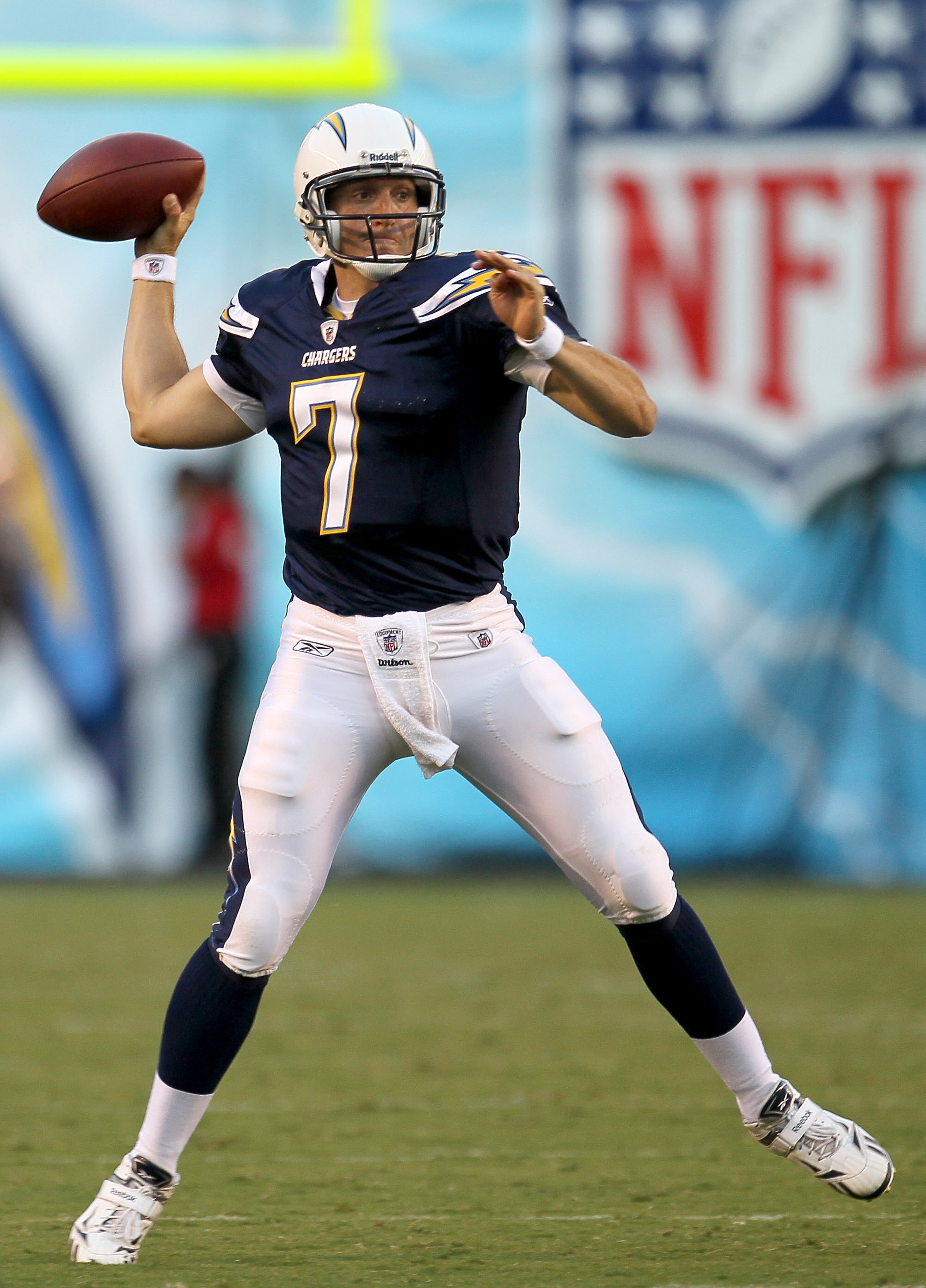 SAN DIEGO - AUGUST 14:   Quarterback Billy Volek #7 of the San Diego Chargers throws a pass against the Chicago Bears on August 14, 2010 at Qualcomm Stadium in San Diego, California.   (Photo by Stephen Dunn/Getty Images)