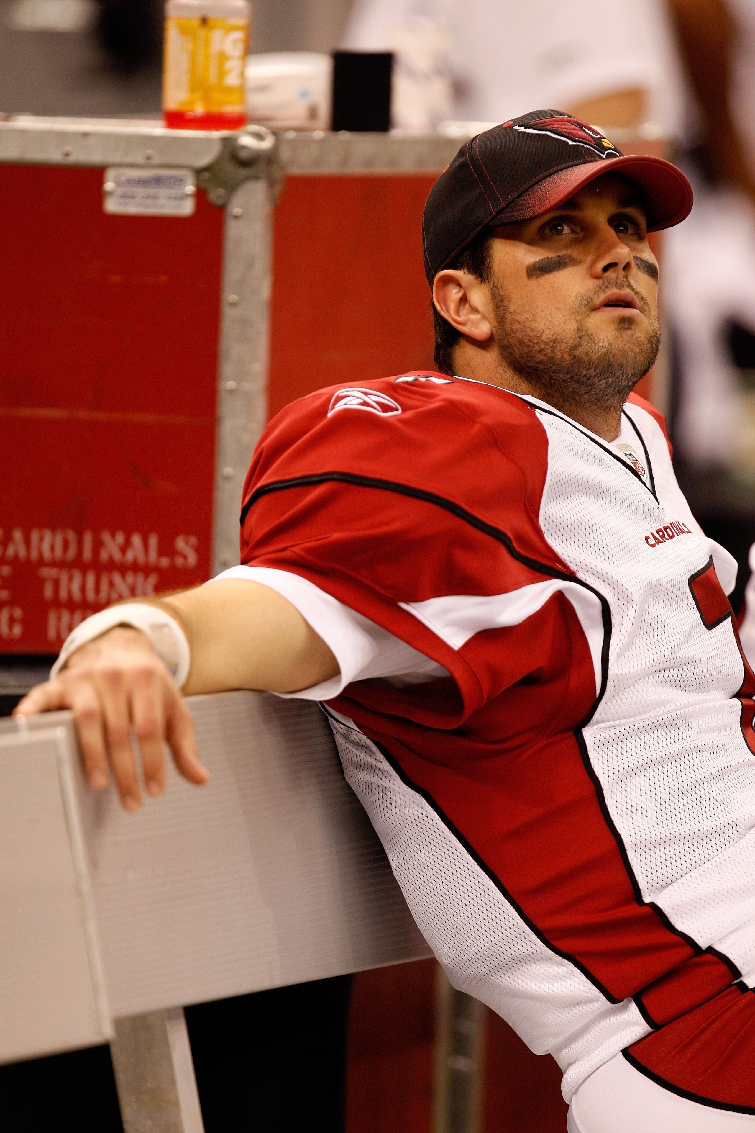 NEW ORLEANS - JANUARY 16:  Quarterback Matt Leinart #7 of the Arizona Cardinals looks on from the bench against the New Orleans Saints during the NFC Divisional Playoff Game at Louisana Superdome on January 16, 2010 in New Orleans, Louisiana. The Saints w