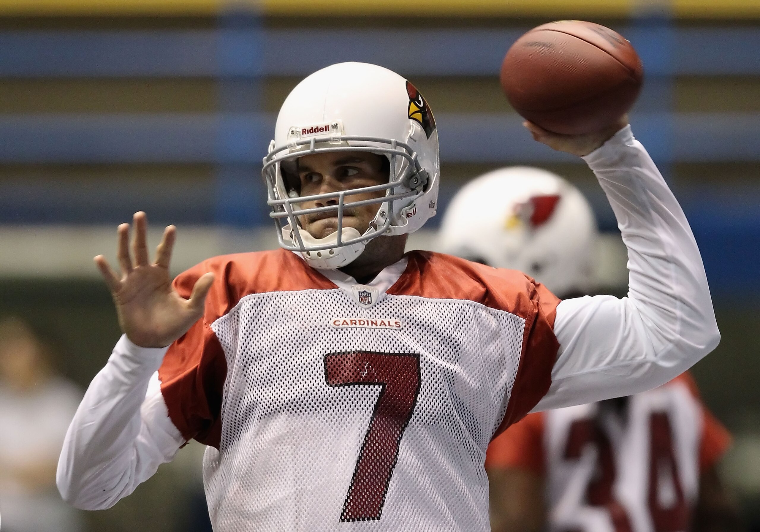 FLAGSTAFF, AZ - AUGUST 02:  Quarterback Matt Leinart #7 of the Arizona Cardinals practices in the team training camp at Northern Arizona University Walkup Skydome on August 2, 2010 in Flagstaff, Arizona.  (Photo by Christian Petersen/Getty Images)