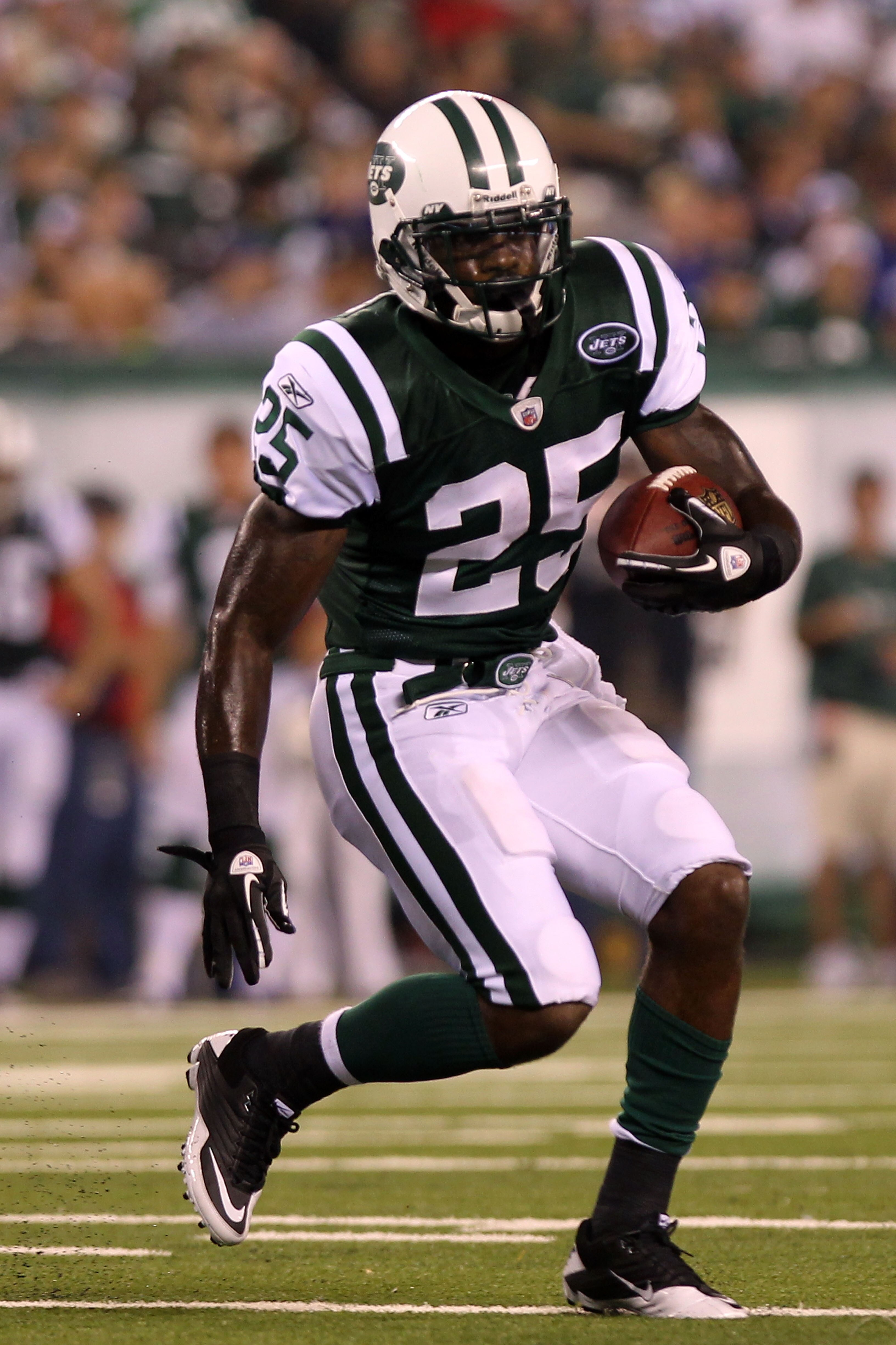 EAST RUTHERFORD, NJ - AUGUST 16:  Joe McKnight #25 of the New York Jets rushes against the New York Giants during their game at New Meadowlands Stadium on August 16, 2010 in East Rutherford, New Jersey.  (Photo by Nick Laham/Getty Images)