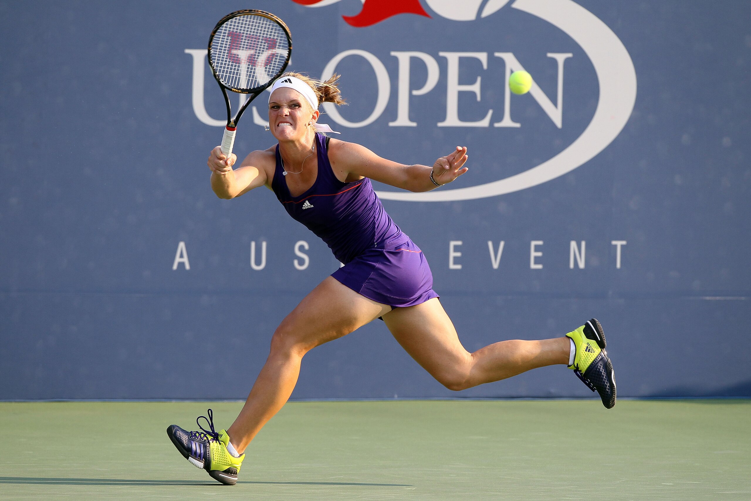 NEW YORK - SEPTEMBER 01:  Melanie Oudin of the United States returns a shot against Alona Bondarenko of the Ukraine during her women's singles second round match on day three of the 2010 U.S. Open at the USTA Billie Jean King National Tennis Center on Sep