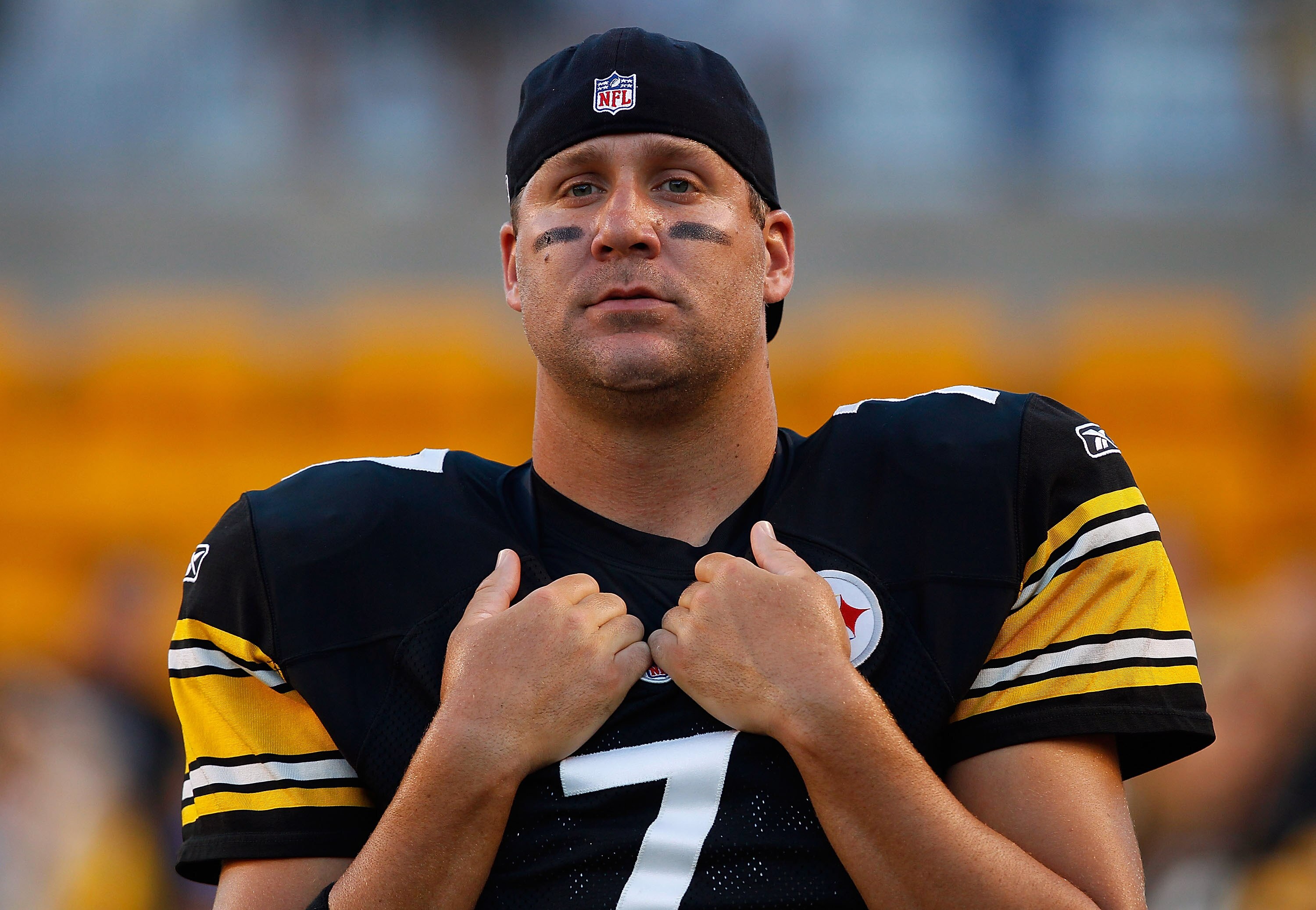 PITTSBURGH - AUGUST 25:  Ben Roethlisberger #7 of the Pittsburgh Steelers warms up prior to the preseason game against the Carolina Panthers on September 2, 2010 at Heinz Field in Pittsburgh, Pennsylvania.  (Photo by Jared Wickerham/Getty Images)