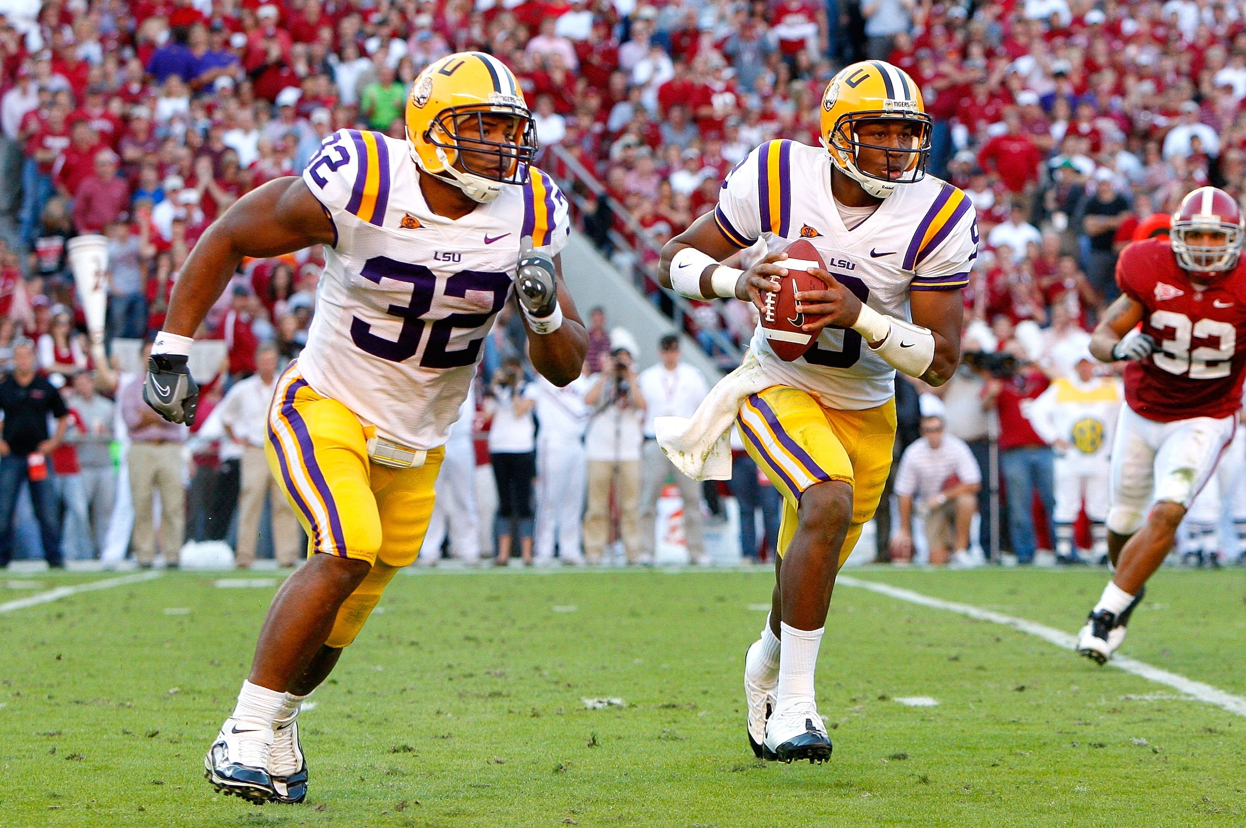 TUSCALOOSA, AL - NOVEMBER 07:  Charles Scott #32 and quarterback Jordan Jefferson #9 of the Louisiana State University Tigers against the Alabama Crimson Tide at Bryant-Denny Stadium on November 7, 2009 in Tuscaloosa, Alabama.  (Photo by Kevin C. Cox/Gett