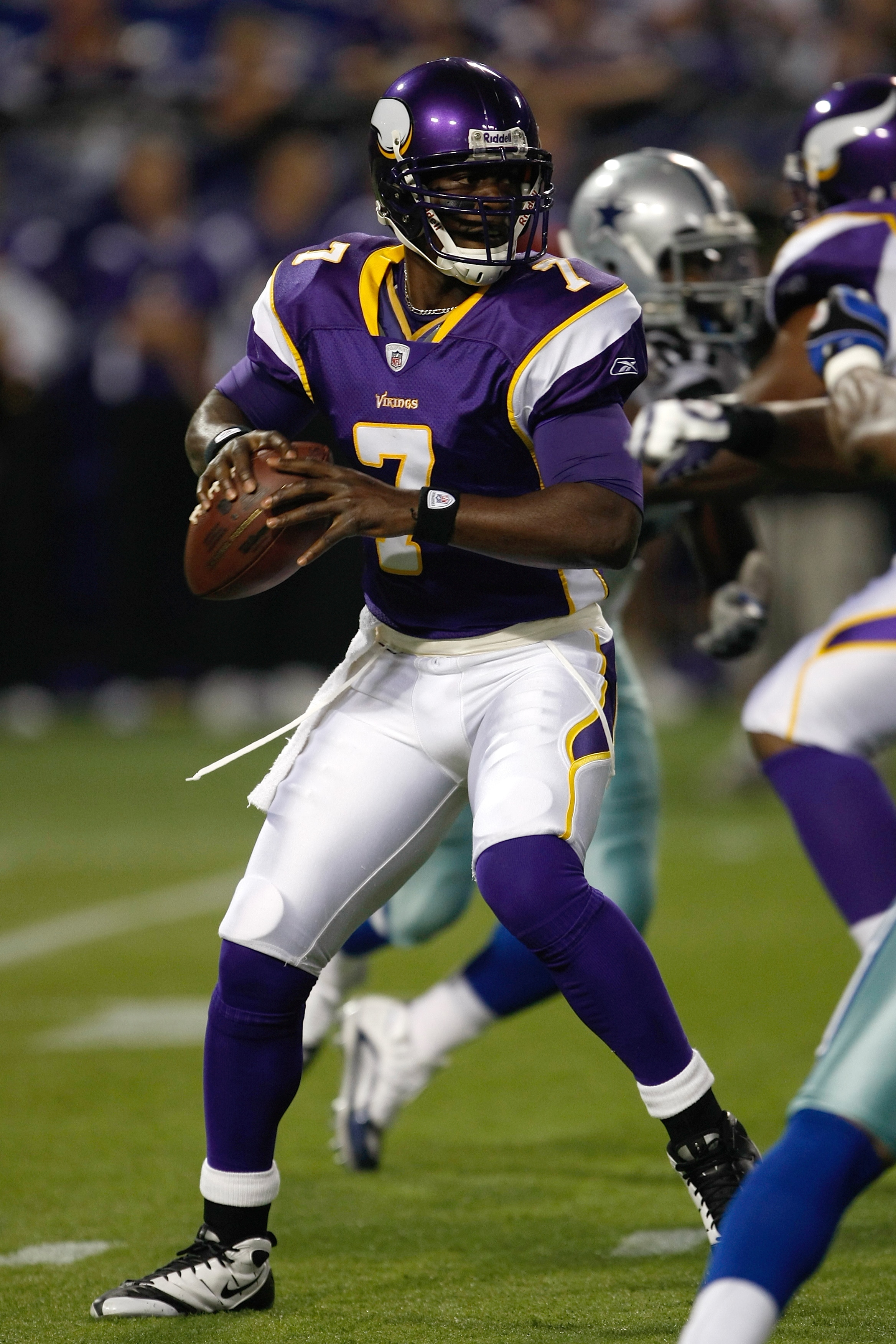 MINNEAPOLIS, MN - SEPTEMBER 4:  Quarterback Tavaris Jackson #7 of the Minnesota Vikings drops back to pass the football against the Dallas Cowboys at Hubert H. Humphrey Metrodome on September 4, 2009 in Minneapolis, Minnesota. (Photo by Scott Boehm/Getty