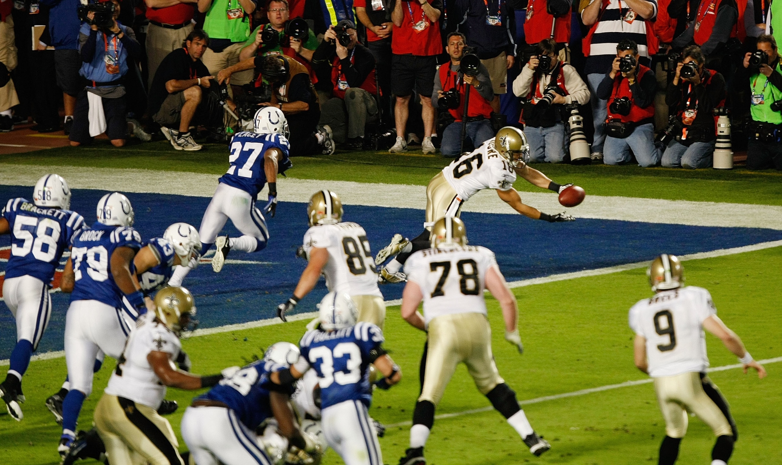MIAMI GARDENS, FL - FEBRUARY 07: Lance Moore #16 of the New Orleans Saints catches a pass for a two point conversion in the fourth quarter against the Indianapolis Colts during Super Bowl XLIV on February 7, 2010 at Sun Life Stadium in Miami Gardens, Flor