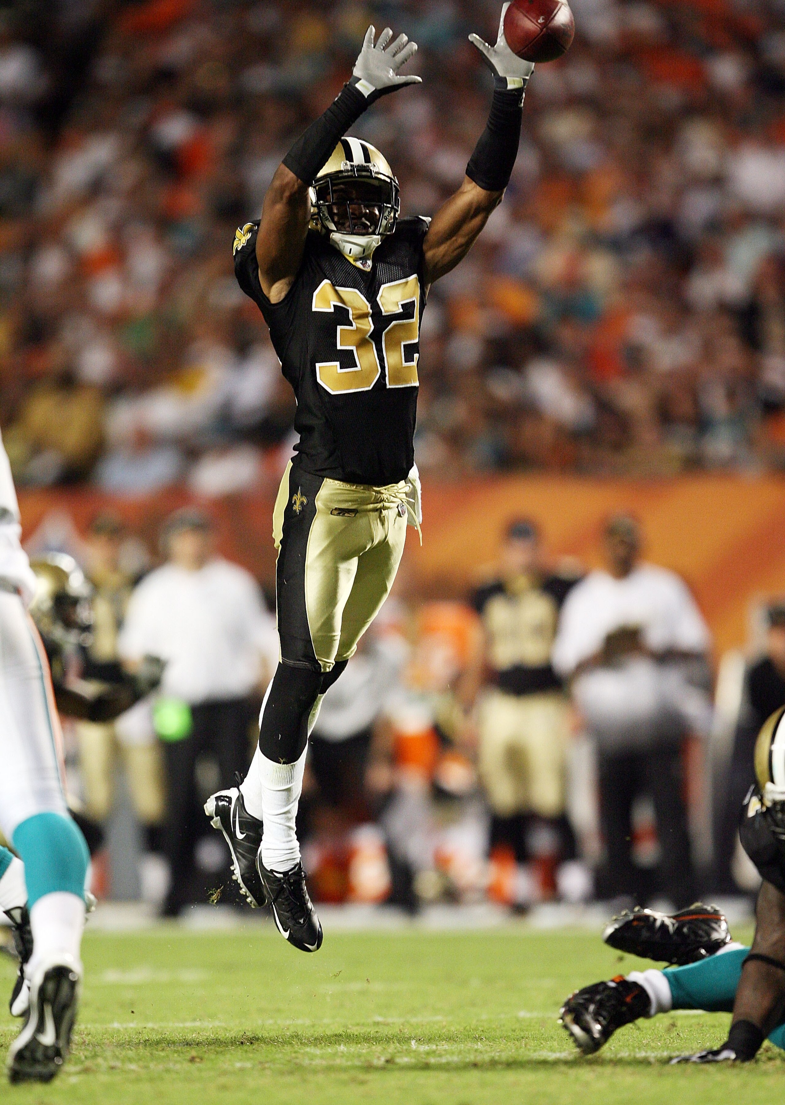 MIAMI - OCTOBER 25:  Cornerback Jabari Greer #32 of the New Orleans Saints knocks down a pass attempt by quarterback Chad Henne #7 of the Miami Dolphins at Land Shark Stadium on October 25, 2009 in Miami, Florida. The Saints defeated the Dolphins 46-34.