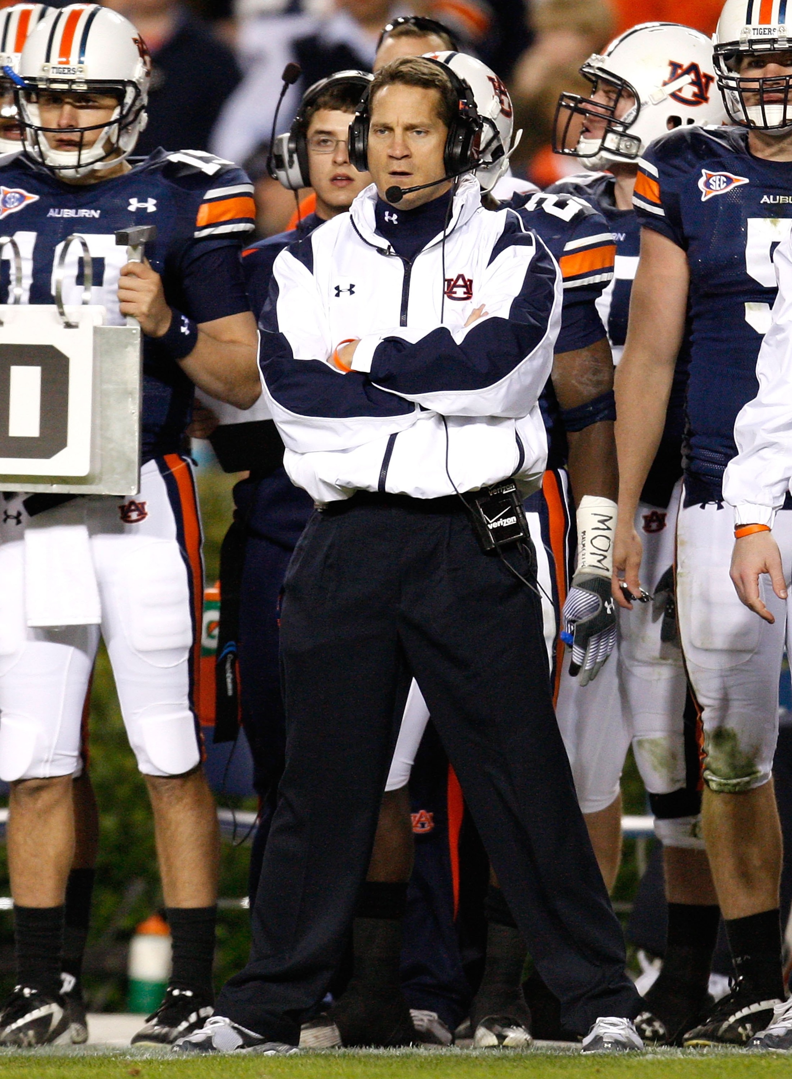 AUBURN, AL - NOVEMBER 27:  Head coach Gene Chizik of the Auburn Tigers against the Alabama Crimson Tide at Jordan-Hare Stadium on November 27, 2009 in Auburn, Alabama.  (Photo by Kevin C. Cox/Getty Images)