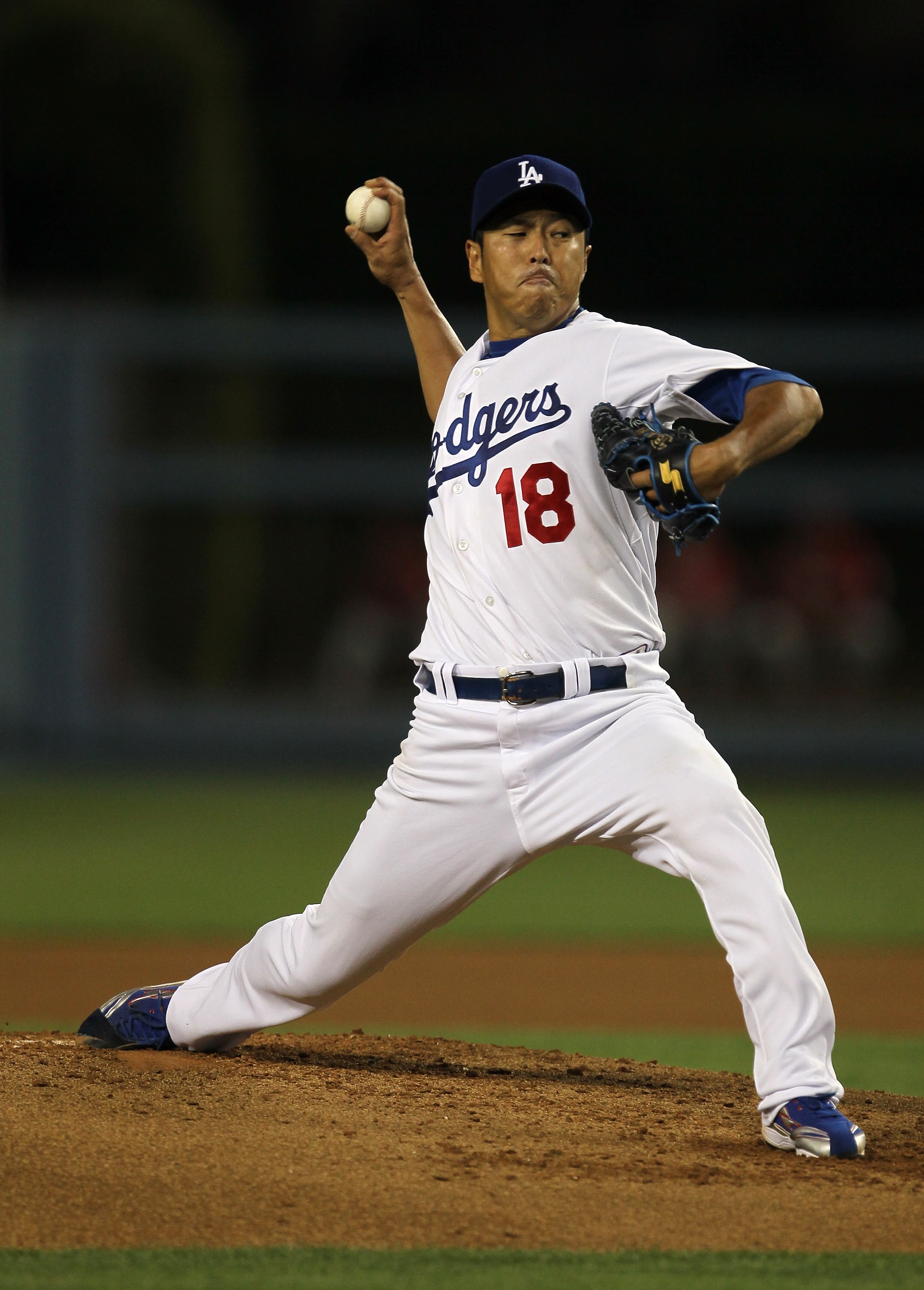 LOS ANGELES, CA - AUGUST 30:  Hiroki Kuroda #18 of the Los Angeles Dodgers throws a pitch against the Philadelphia Phillies on August 30, 2010 at Dodger Stadium  in Los Angeles, California.  (Photo by Stephen Dunn/Getty Images)