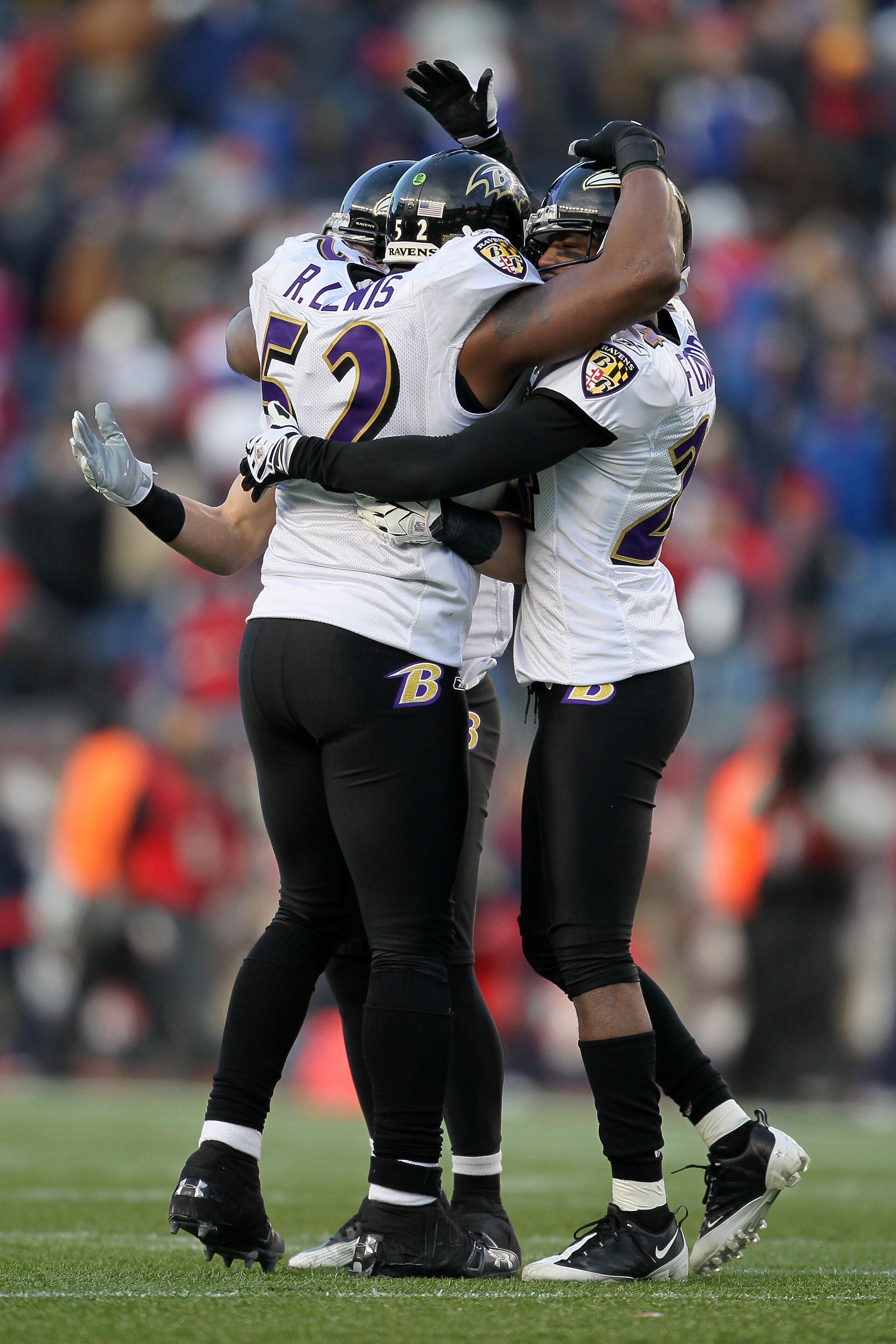 FOXBORO, MA - JANUARY 10:  Ray Lewis #52 of the Baltimore Ravens celebrates with teammates late in the game against the New England Patriots during the 2010 AFC wild-card playoff game at Gillette Stadium on January 10, 2010 in Foxboro, Massachusetts.  (Ph