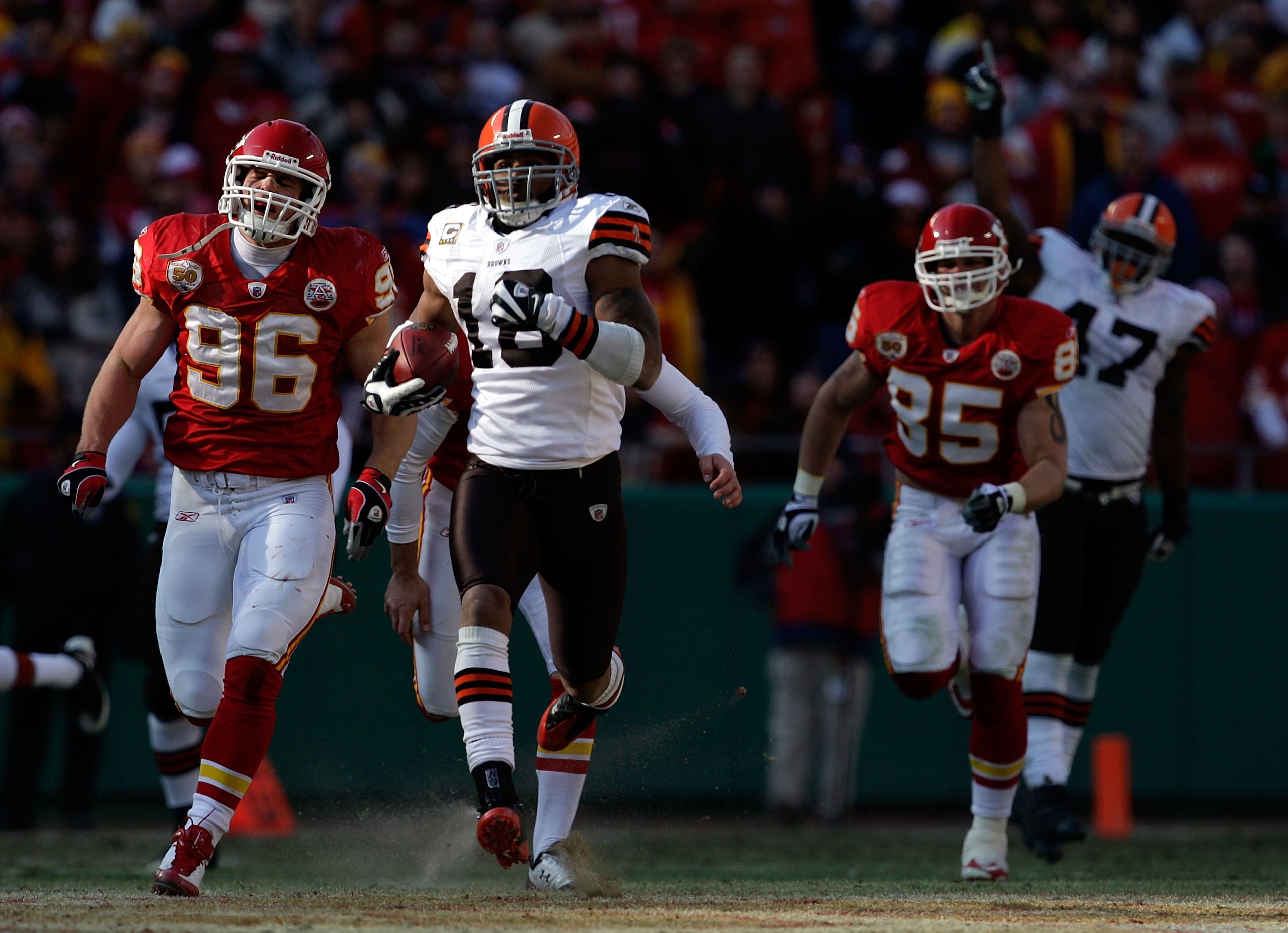 KANSAS CITY, MO - DECEMBER 20:  Joshua Cribbs #16 of the Cleveland Browns returns his second kickoff of the day for a touchdown to set an NFL record of 8 in a season during the game against the Kansas City Chiefs on December 20, 2009 at Arrowhead Stadium 