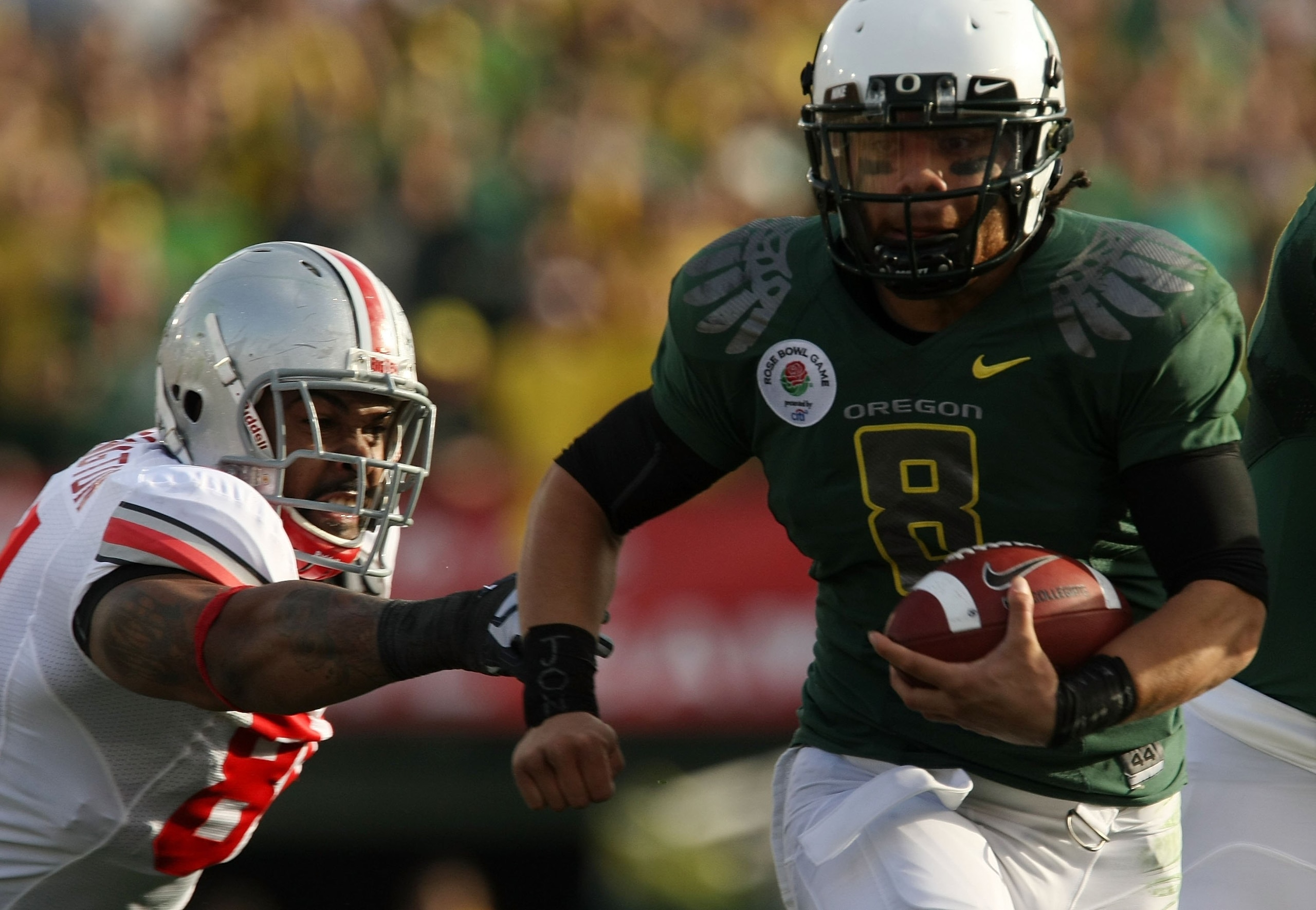 PASADENA, CA - JANUARY 01:  Quarterback Jeremiah Masoli #8 of the Oregon Ducks runs with the ball against the Ohio State Buckeyes in the 96th Rose Bowl game on January 1, 2010 in Pasadena, California.  (Photo by Stephen Dunn/Getty Images)