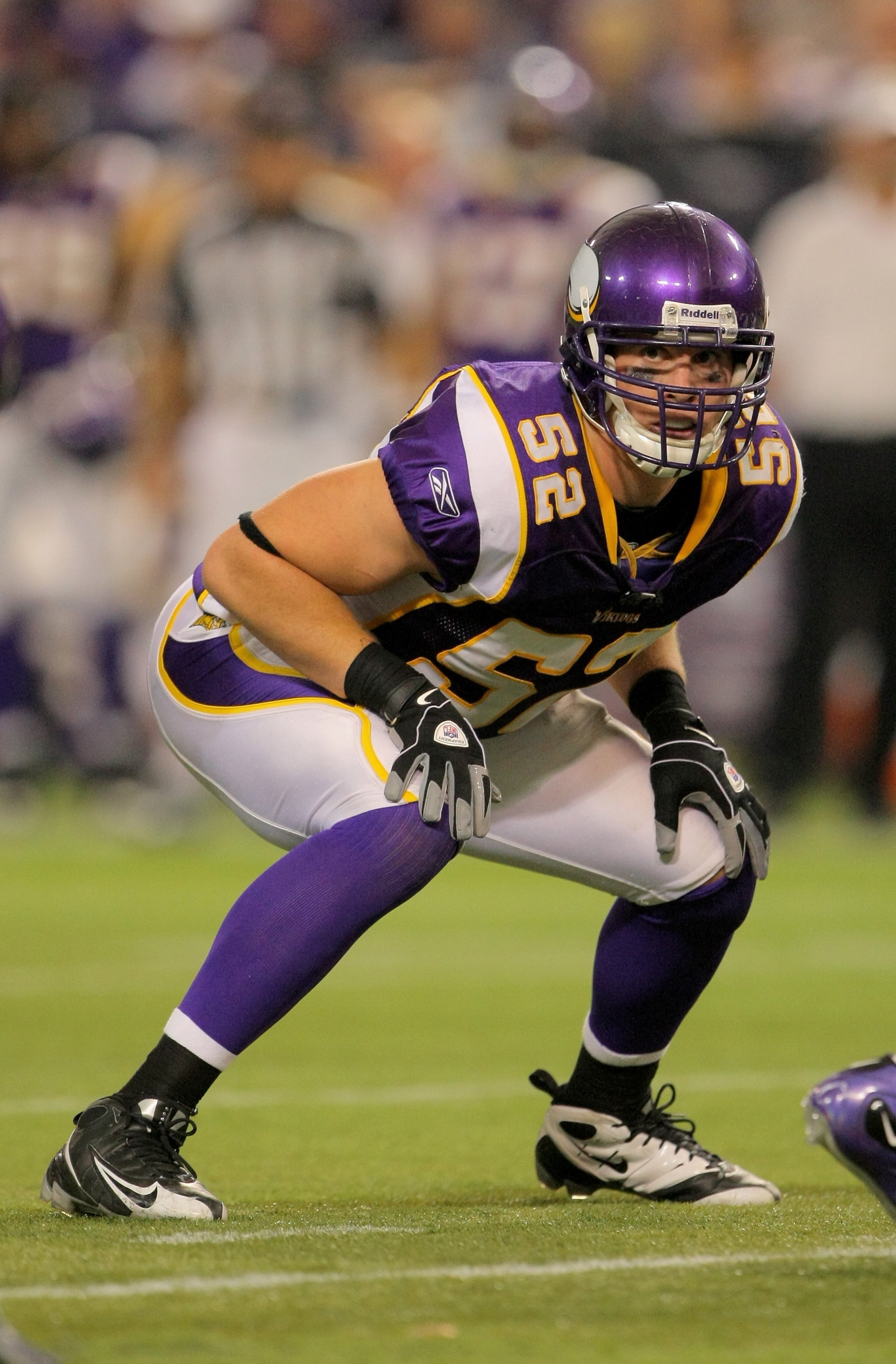 MINNEAPOLIS - OCTOBER 18:  Linebacker Chad Greenway #52 of the Minnesota Vikings perpares for action against the Baltimore Raven during NFL action at Hubert H. Humphrey Metrodome on October 18, 2009 in Minneapolis, Minnesota. The Vikings defeated the Rave