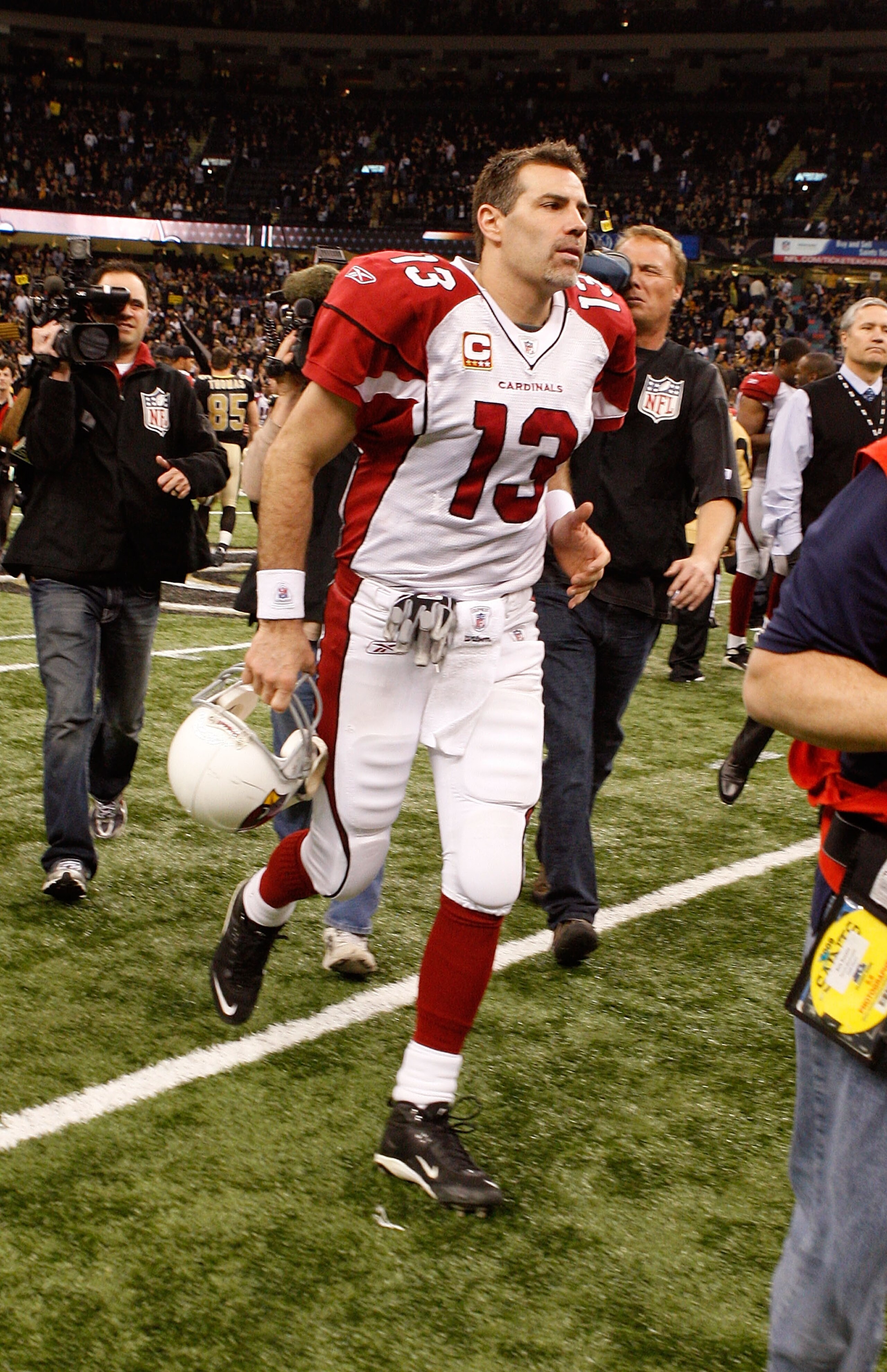 NEW ORLEANS - JANUARY 16:  Quarterback Kurt Warner #13 of the Arizona Cardinals runs off the field after they lost 45-14 against the New Orleans Saints during the NFC Divisional Playoff Game at Louisana Superdome on January 16, 2010 in New Orleans, Louisi