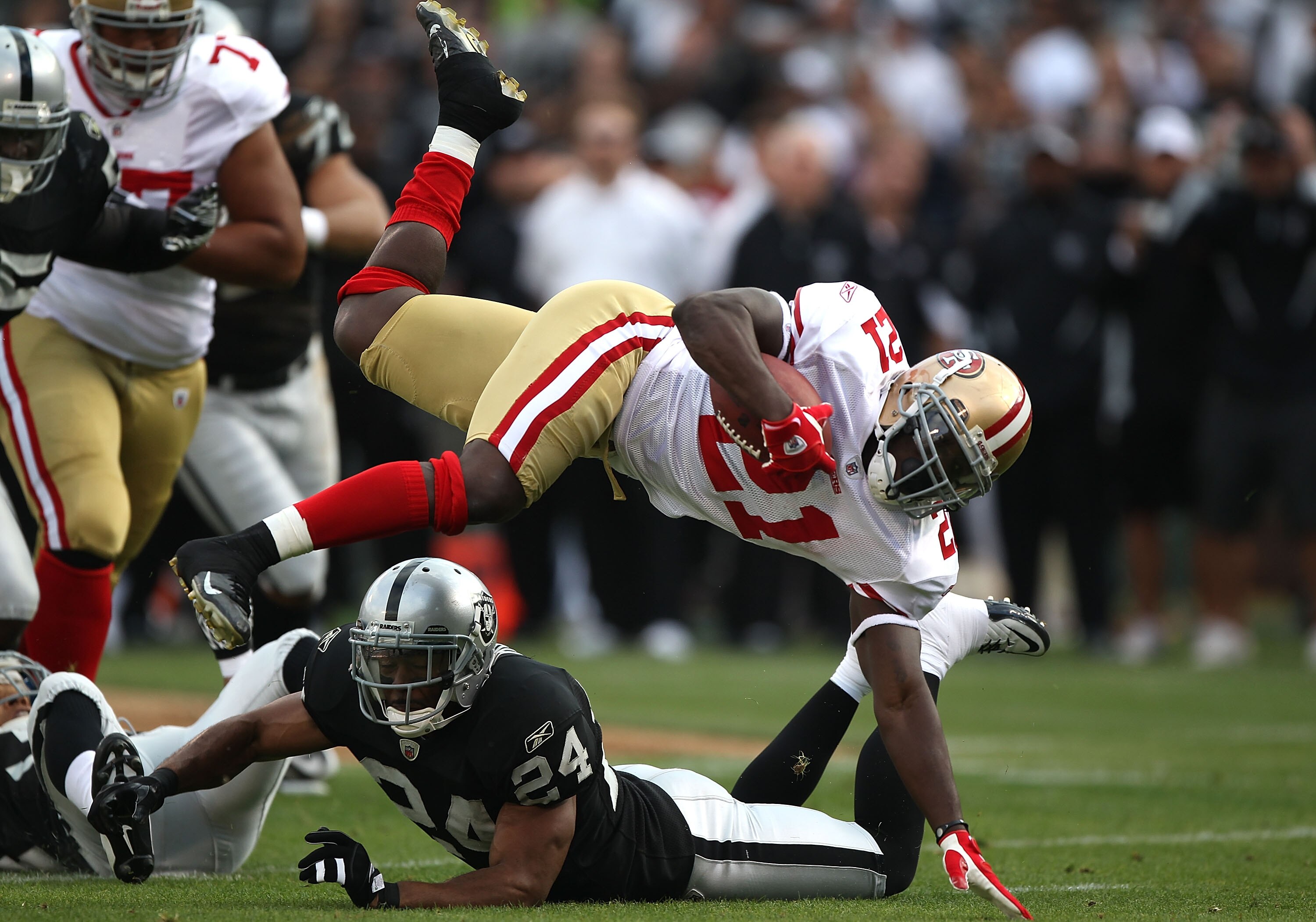 OAKLAND, CA - AUGUST 28:  Frank Gore #21 of the San Francisco 49ers runs against Michael Huff #24 of the Oakland Raiders during an NFL preseason game at Oakland-Alameda County Coliseum on August 28, 2010 in Oakland, California. (Photo by Jed Jacobsohn/Get