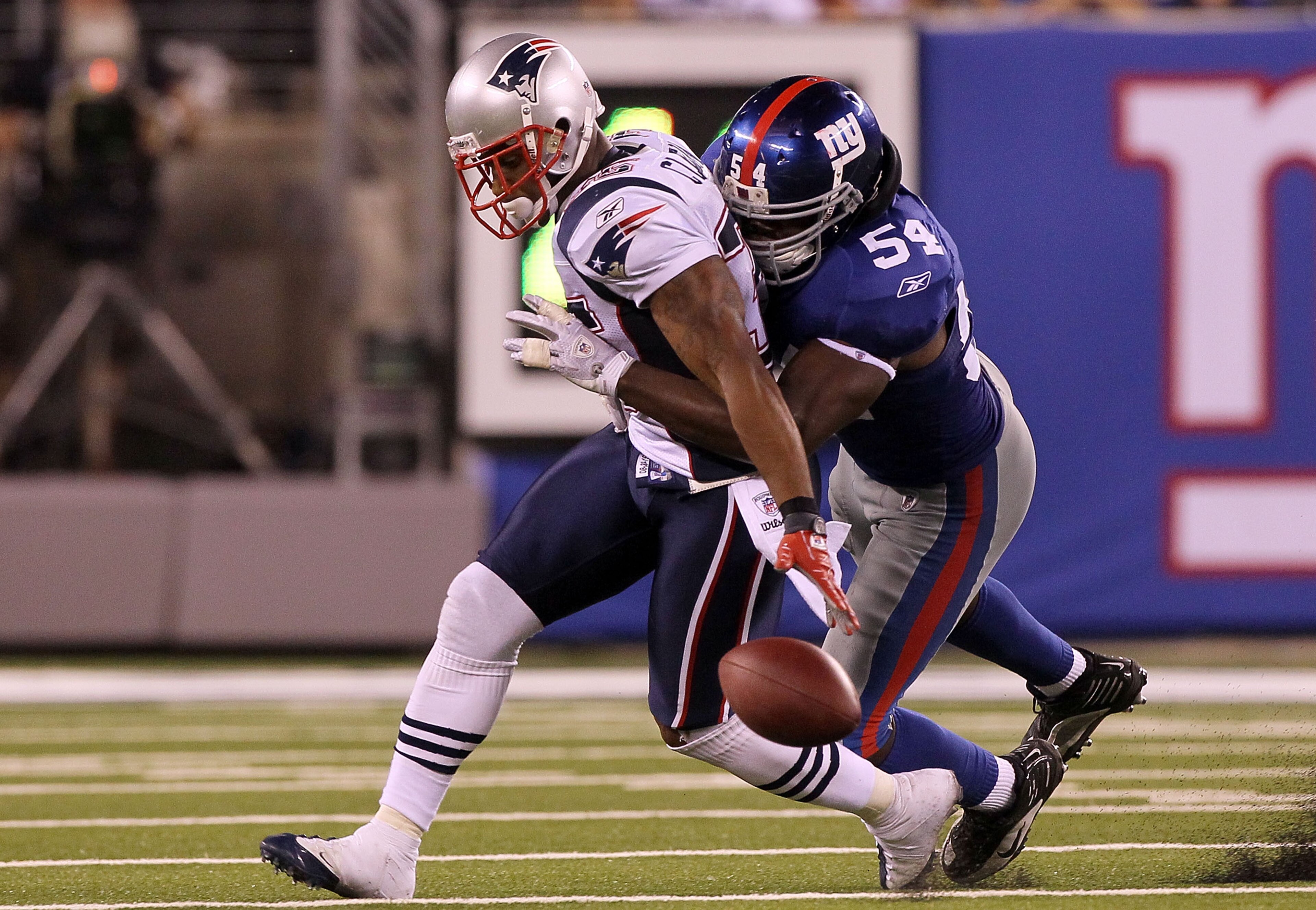 EAST RUTHERFORD, NJ - SEPTEMBER 02:  Thomas Clayton #35 of the New England Patriots can not hold onto a pass as he is defended by Jonathan Goff #54 of the New York Giants on September 2, 2010 at the New Meadowlands Stadium in East Rutherford, New Jersey.