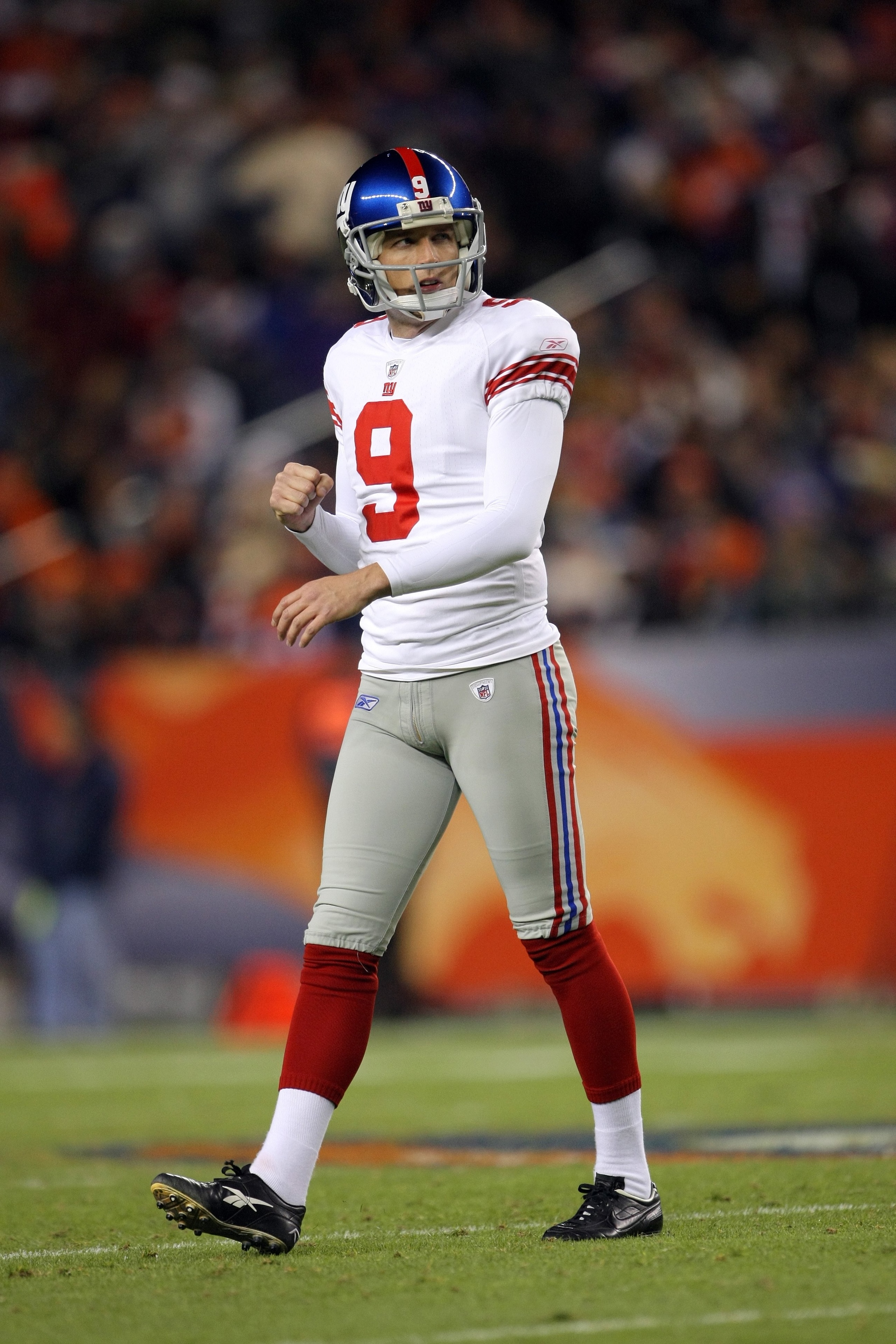 DENVER - NOVEMBER 26:  Place kicker Lawrence Tynes #9 of the New York Giants reacts after kicking a 52 yard field goal against the Denver Broncos during NFL action at Invesco Field at Mile High on November 26, 2009 in Denver, Colorado. Tynes produced the