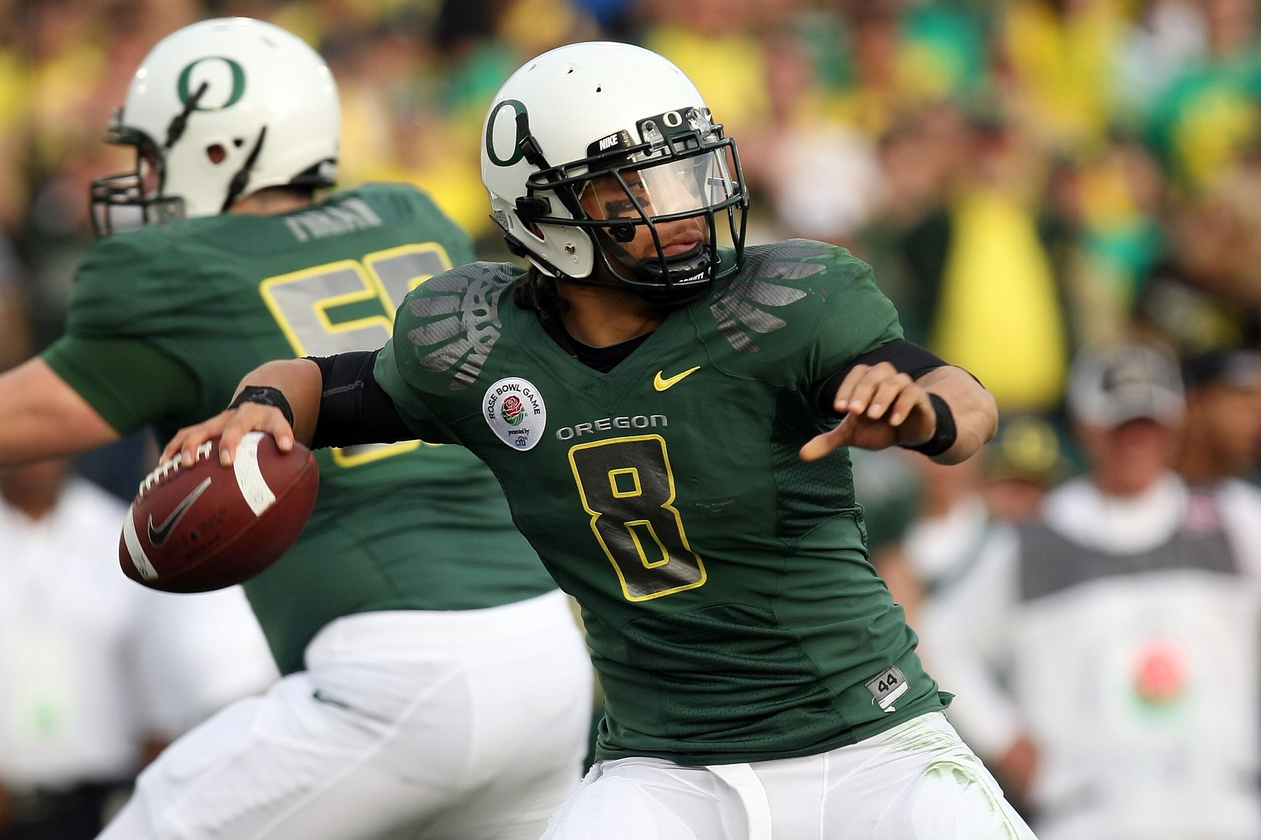 PASADENA, CA - JANUARY 01:  Quarterback Jeremiah Masoli #8 of the Oregon Ducks attempts a pass against the Ohio State Buckeyes at the 96th Rose Bowl game on January 1, 2010 in Pasadena, California.  (Photo by Stephen Dunn/Getty Images)