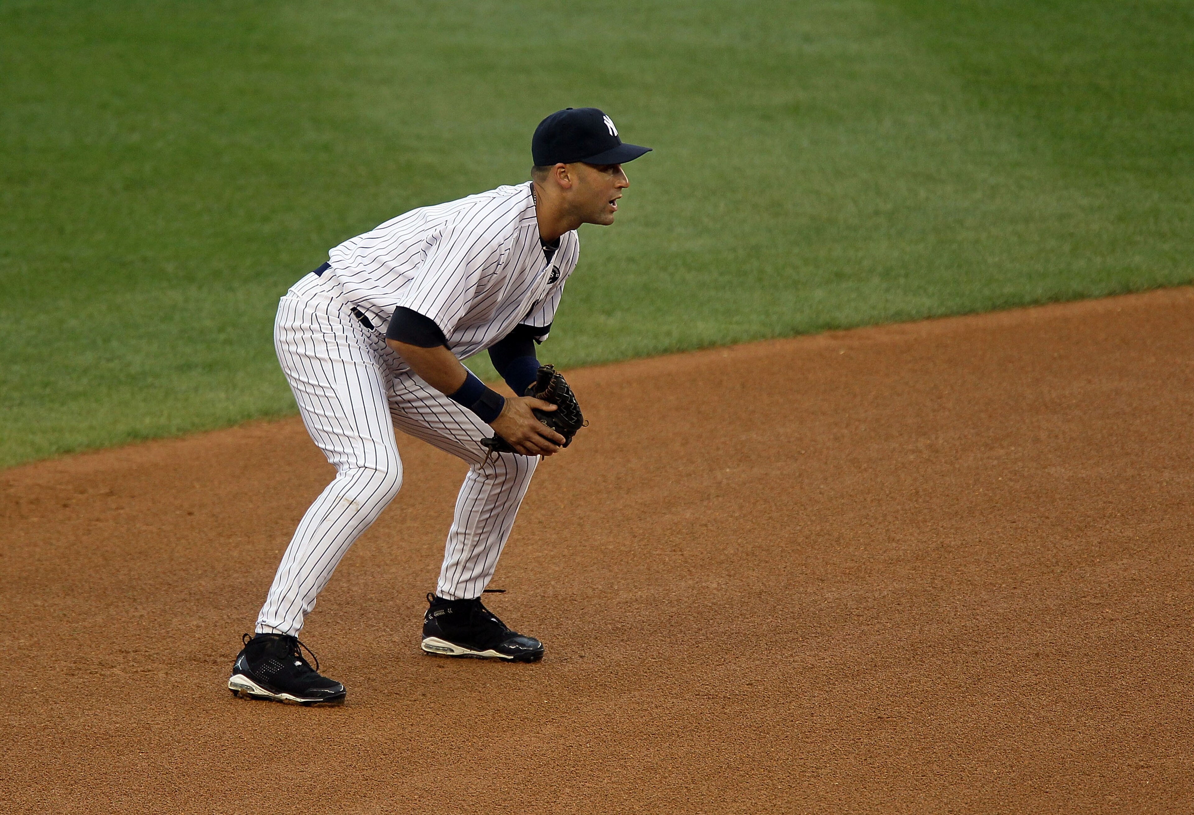NEW YORK - AUGUST 22:  Derek Jeter #2 of the New York Yankees in action against the Seattle Mariners on August 22, 2010 at Yankee Stadium in the Bronx borough of New York City.The Yankees defeated the Mariners 10-0.  (Photo by Jim McIsaac/Getty Images)