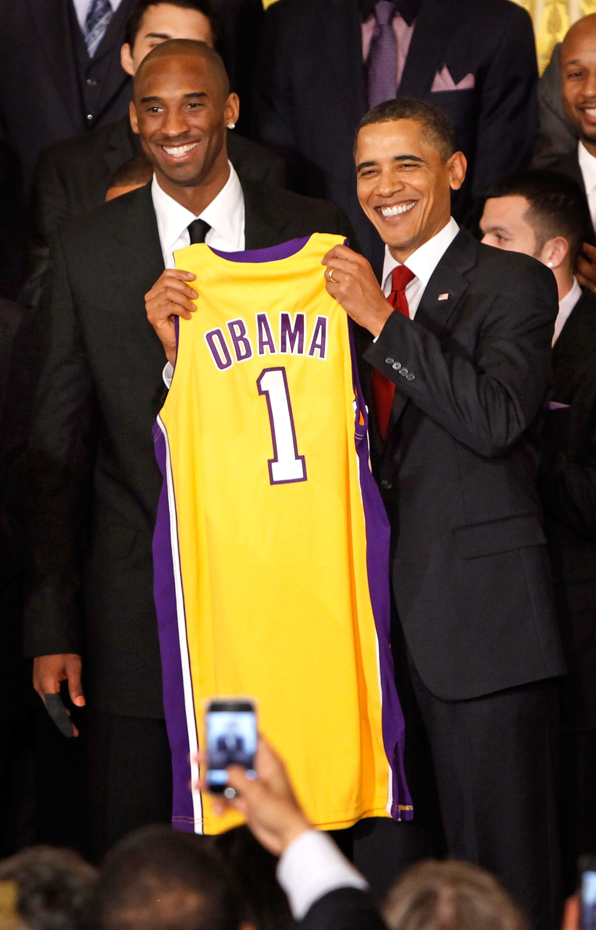 WASHINGTON - JANUARY 25:  President Barack Obama (R) poses for photographs with Kobe Bryant (L) and members of the National Basketball Association 2009 champions Los Angeles Lakers in the East Room of the White House January 25, 2010 in Washington, DC. Th