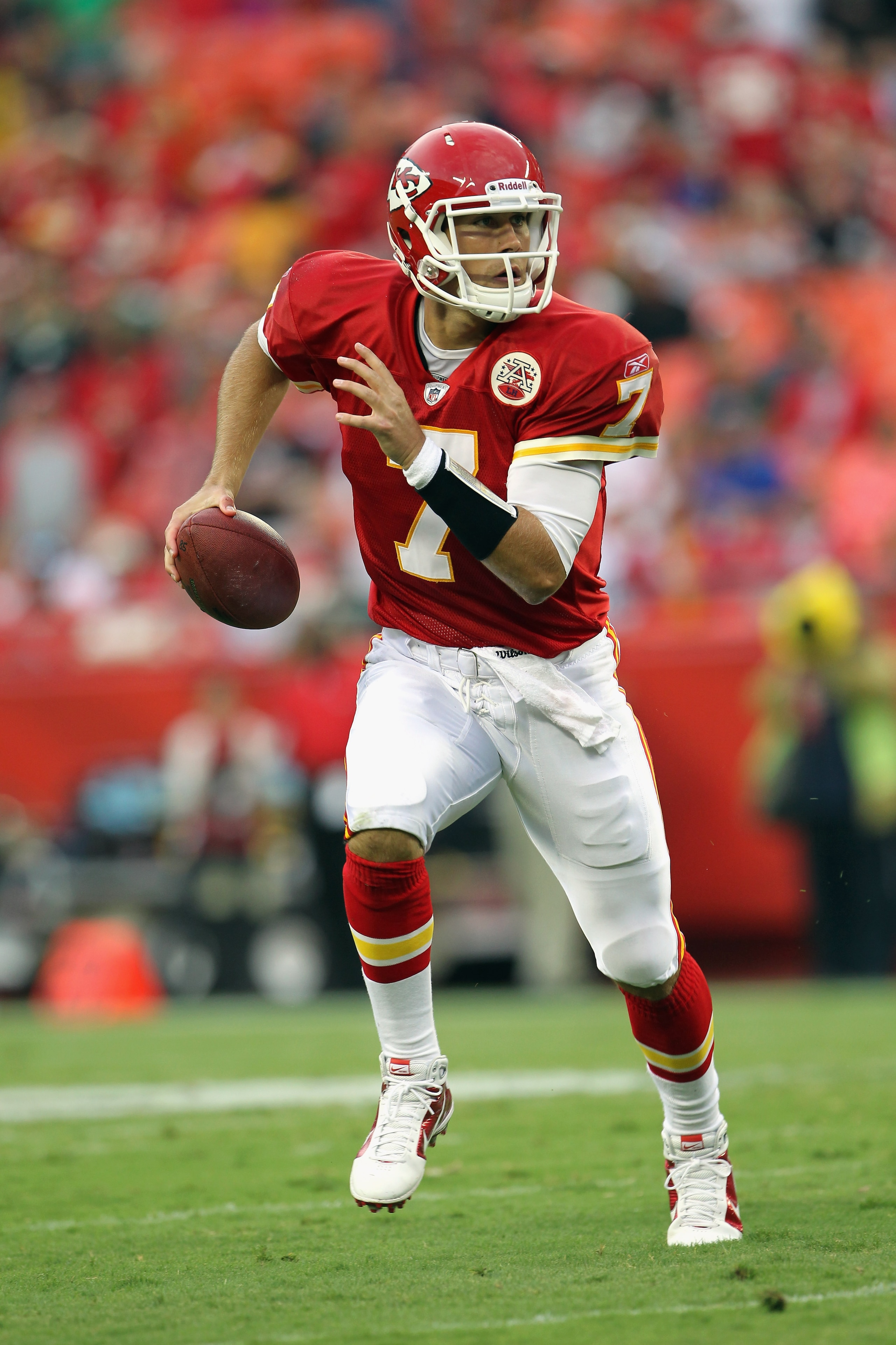 KANSAS CITY, MO - SEPTEMBER 02:  Quarterback Matt Cassel #7 of the Kansas City Chiefs scrambles during the game against the Green Bay Packers on September 2, 2010 at Arrowhead Stadium in Kansas City, Missouri.  (Photo by Jamie Squire/Getty Images)