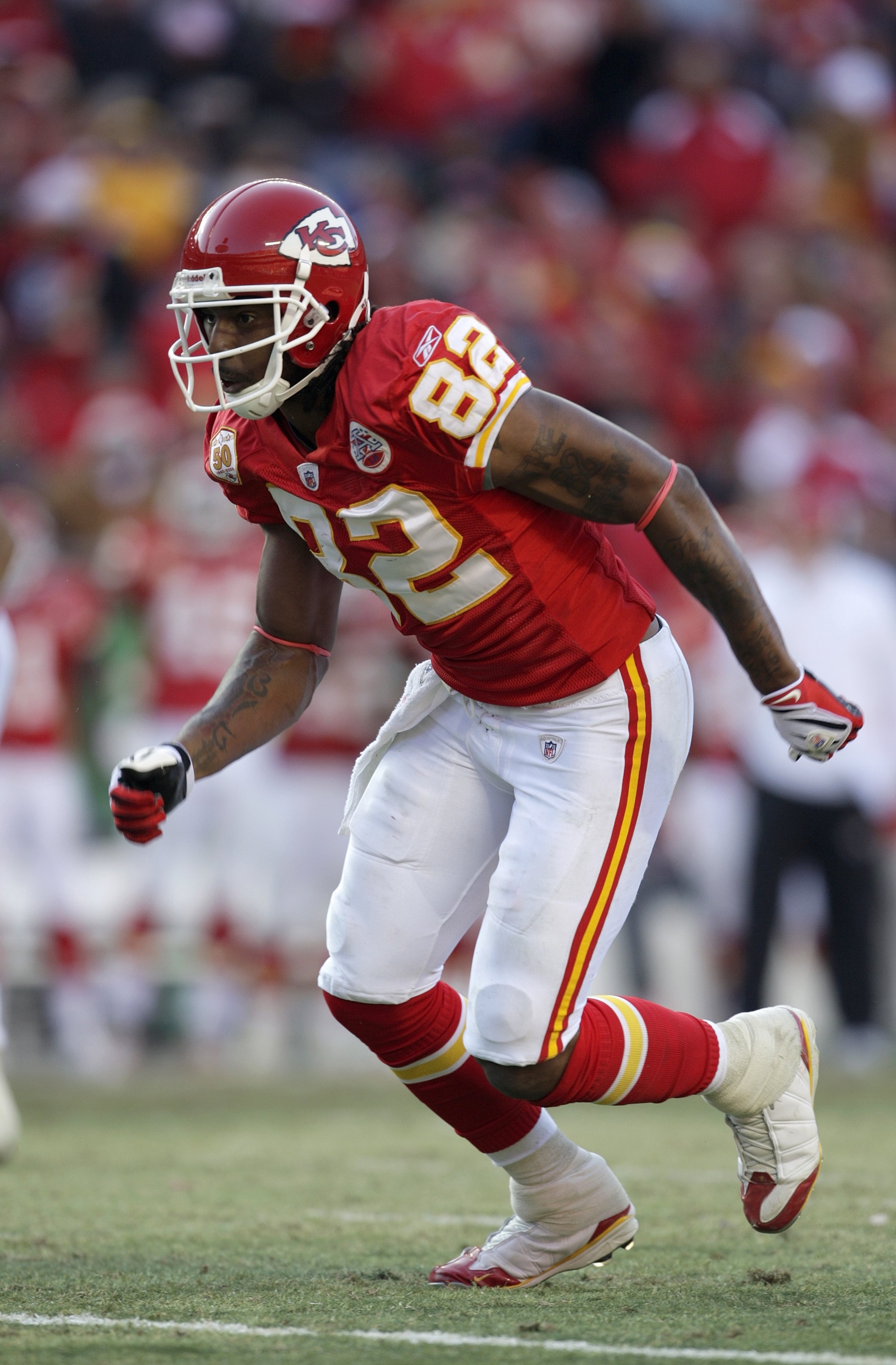 KANSAS CITY, MO - DECEMBER 20:  Dwayne Bowe #82 of the Kansas City Chiefs runs his route during their NFL game against the Cleveland Browns on December 20, 2009 at Arrowhead Stadium in Kansas City, Missouri. The Browns defeated the Chiefs 41-34. (Photo by
