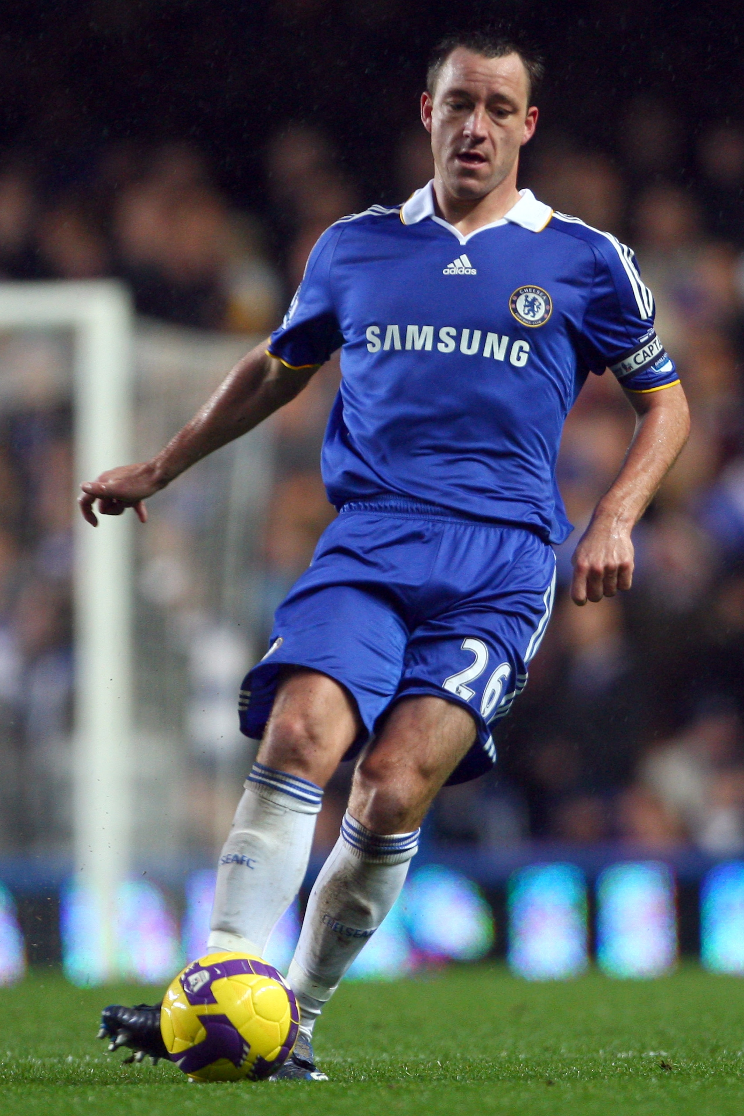 LONDON - NOVEMBER 01: John Terry of Chelsea in action during the Barclays Premier League match between Chelsea and Sunderland at Stamford Bridge on November 1, 2008 in London, England.  (Photo by Phil Cole/Getty Images)