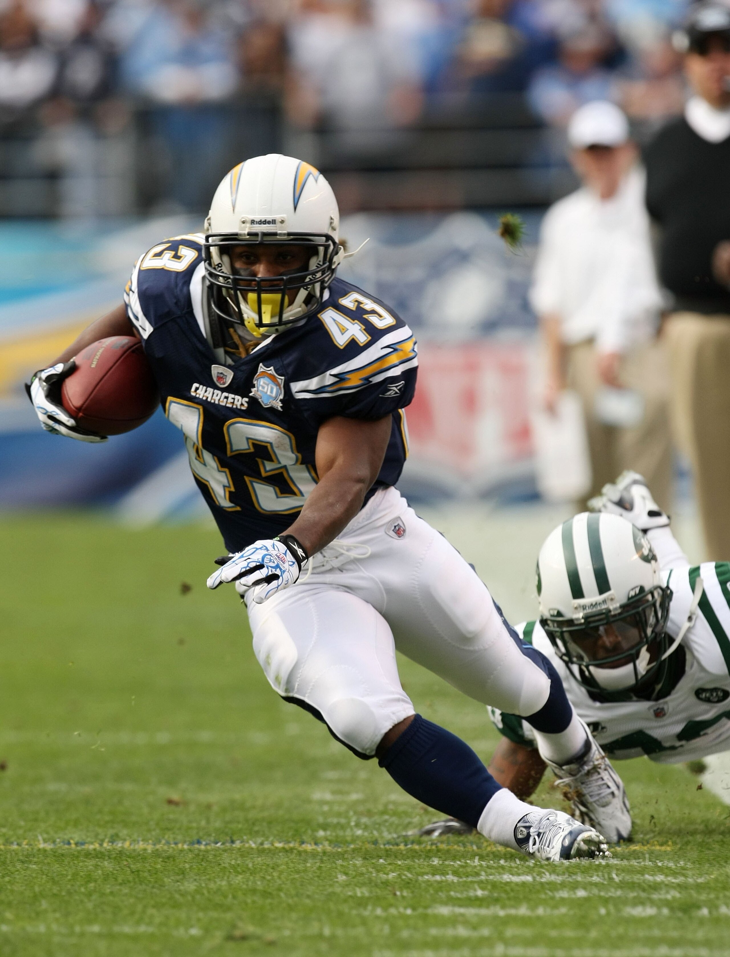 SAN DIEGO - JANUARY 17:  Running back Darren Sproles #43 of the San Diego Chargers runs with the ball during the AFC Divisional Playoff Game against the New York Jets at Qualcomm Stadium on January 17, 2010 in San Diego, California.  (Photo by Stephen Dun