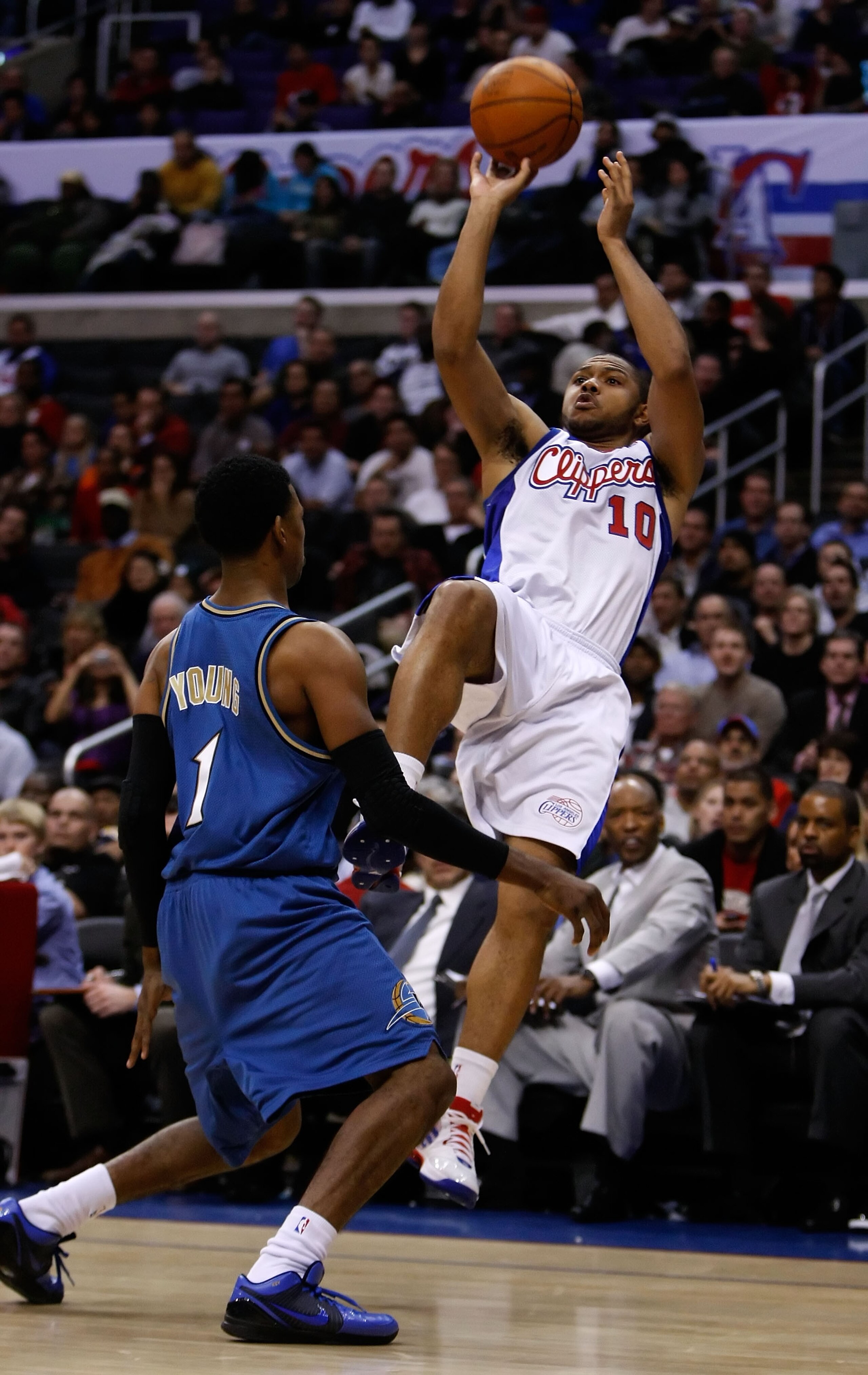 LOS ANGELES, CA - DECEMBER 14:  Eric Gordon #10 of the Los Angeles Clippers shoots over Nick Young #1 of the Washington Wizards in the second half at Staples Center on December 14, 2009 in Los Angeles, California. The Clippers defeated the Wizards 97-95.