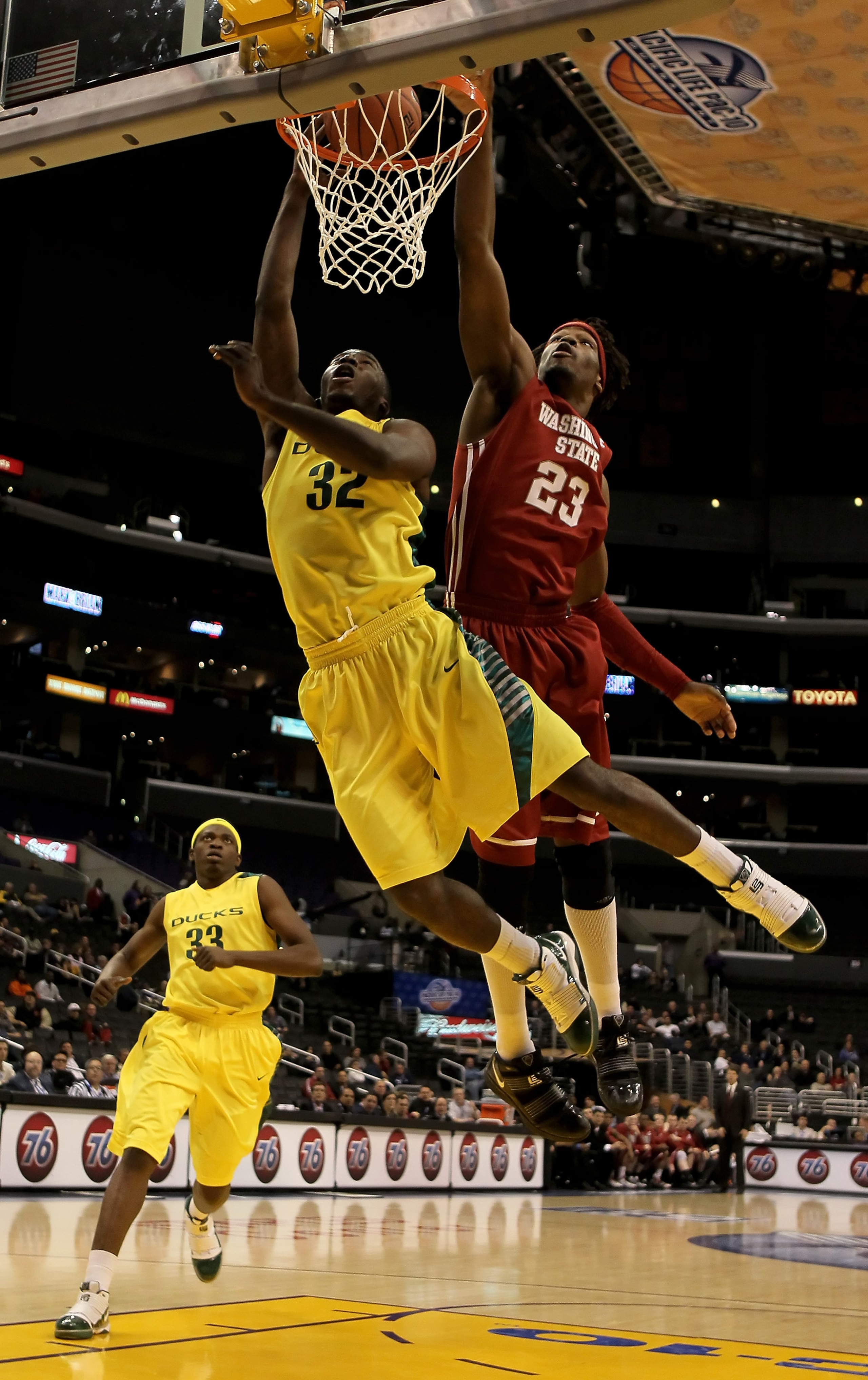 LOS ANGELES, CA - MARCH 10:  Teondre Williams #32 of the Oregon Ducks drives to the basket for a layup past DeAngelo Casto #23 of the Washington State Cougars in the second half during the first round of the Pac-10 Basketball Tournament at Staples Center 