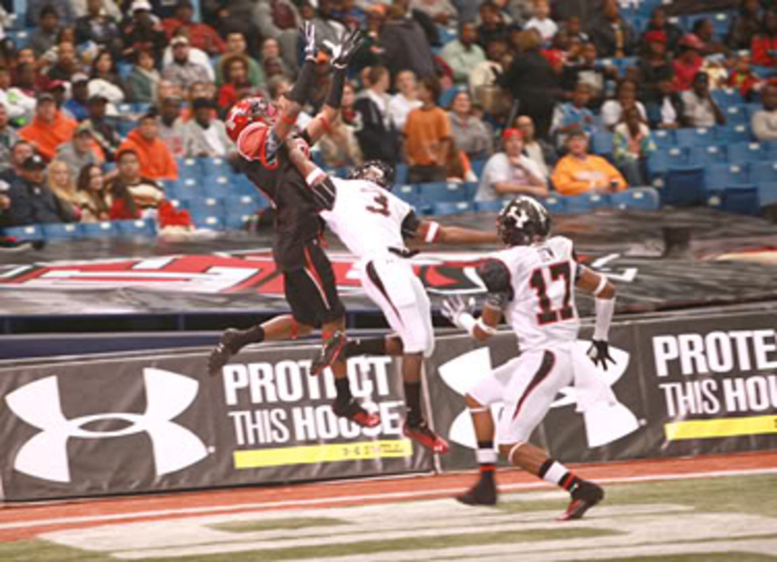 Mike Davis (in black)
