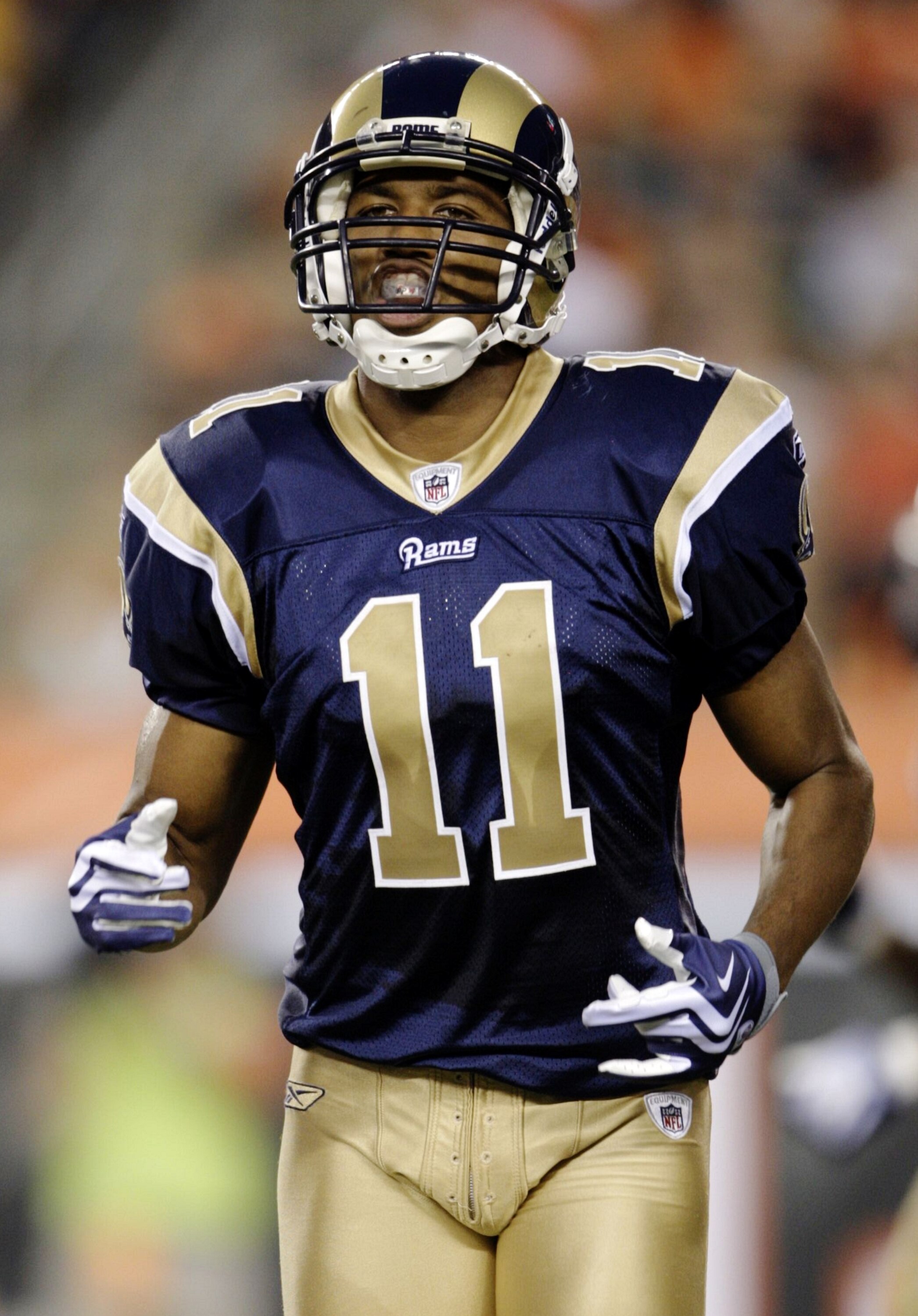 CINCINNATI, OH - AUGUST 27:  Wide receiver Laurent Robinson #11 of the St. Louis Rams runs on the field during the preseason game against the Cincinnati Bengals at Paul Brown Stadium on August 27, 2009 in Cincinnati, Ohio. (Photo by Andy Lyons/Getty Image