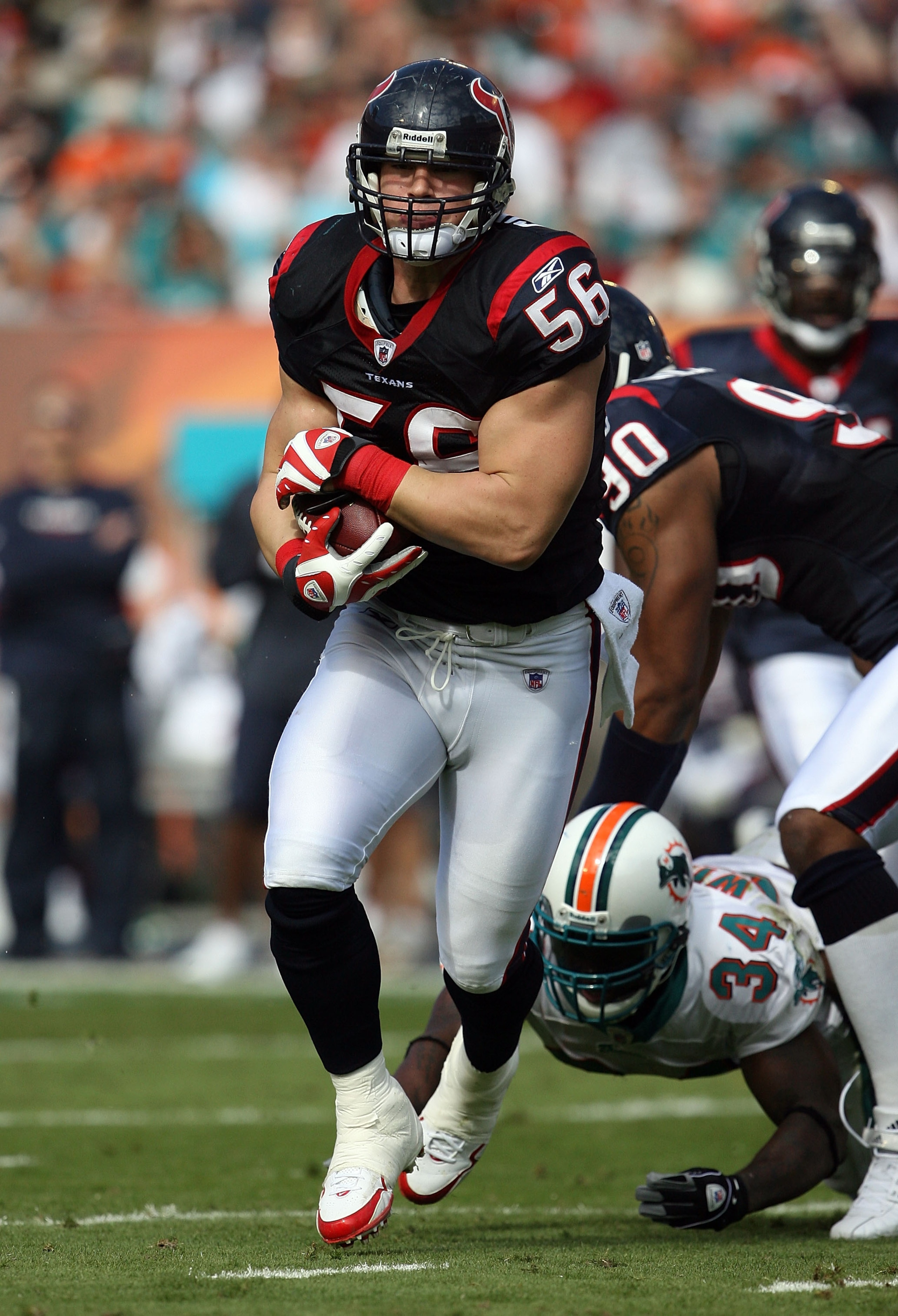 MIAMI - DECEMBER 27:  Linebacker Brian Cushing #56 of the Houston Texans returns an interception against the Miami Dolphins at Land Shark Stadium on December 27, 2009 in Miami, Florida.  (Photo by Doug Benc/Getty Images)