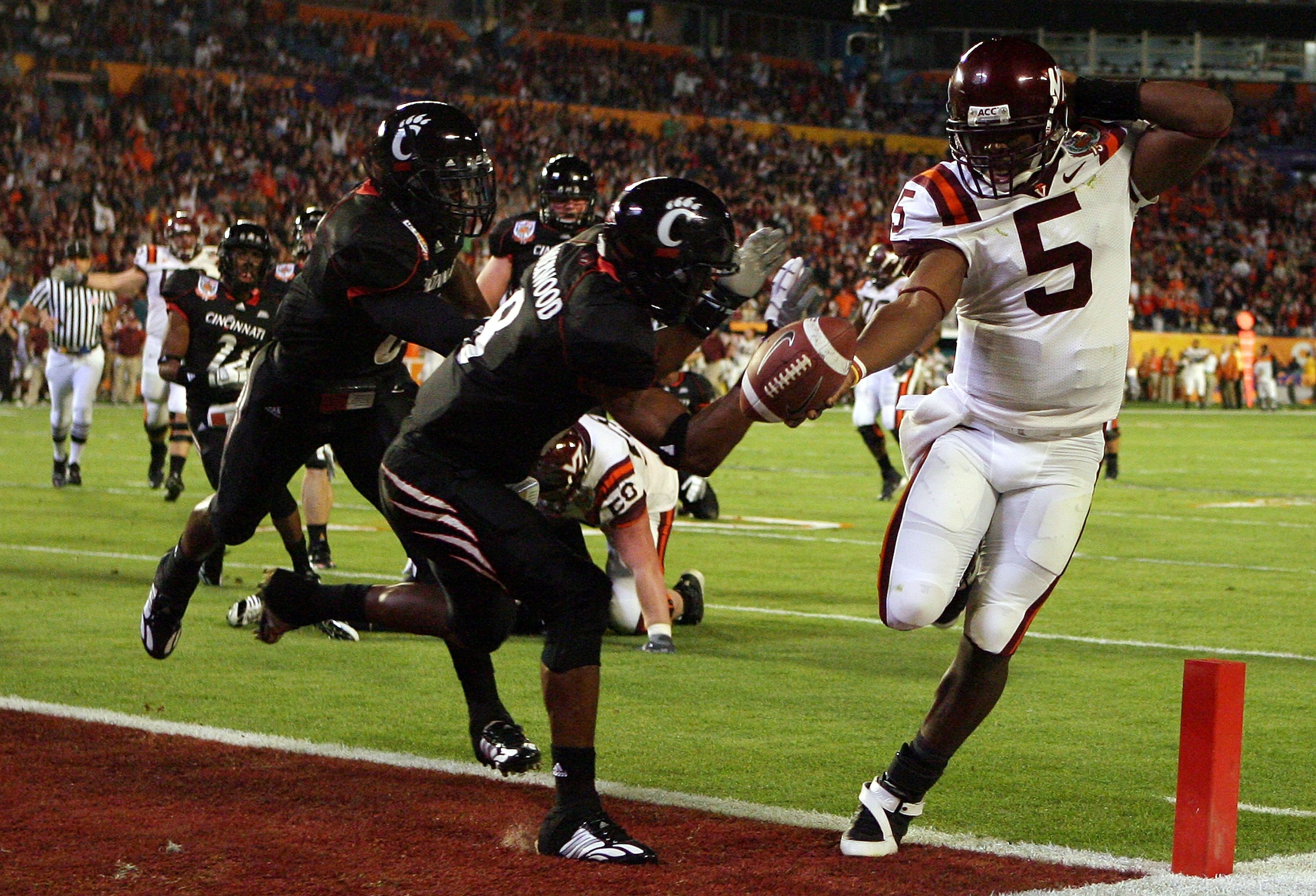 MIAMI - JANUARY 01:  Tyrod Taylor #5 of the Virginia Tech Hokies runs the ball for a toucdown against Brandon Underwood #8 of the Cincinnati Bearcats during the FedEx Orange Bowl against at Dolphin Stadium on January 1, 2009 in Miami, Florida.  (Photo by 