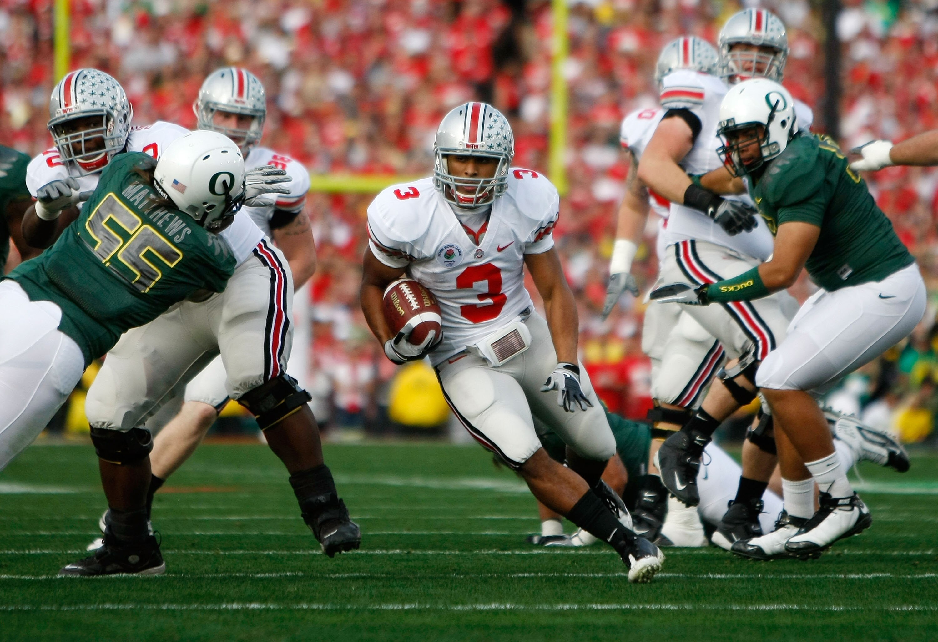 PASADENA, CA - JANUARY 01:  Brandon Saine #3 of the Ohio State Buckeyes runs the ball against the Oregon Ducks in the first quarter at the 96th Rose Bowl game on January 1, 2010 in Pasadena, California.  (Photo by Jeff Gross/Getty Images)