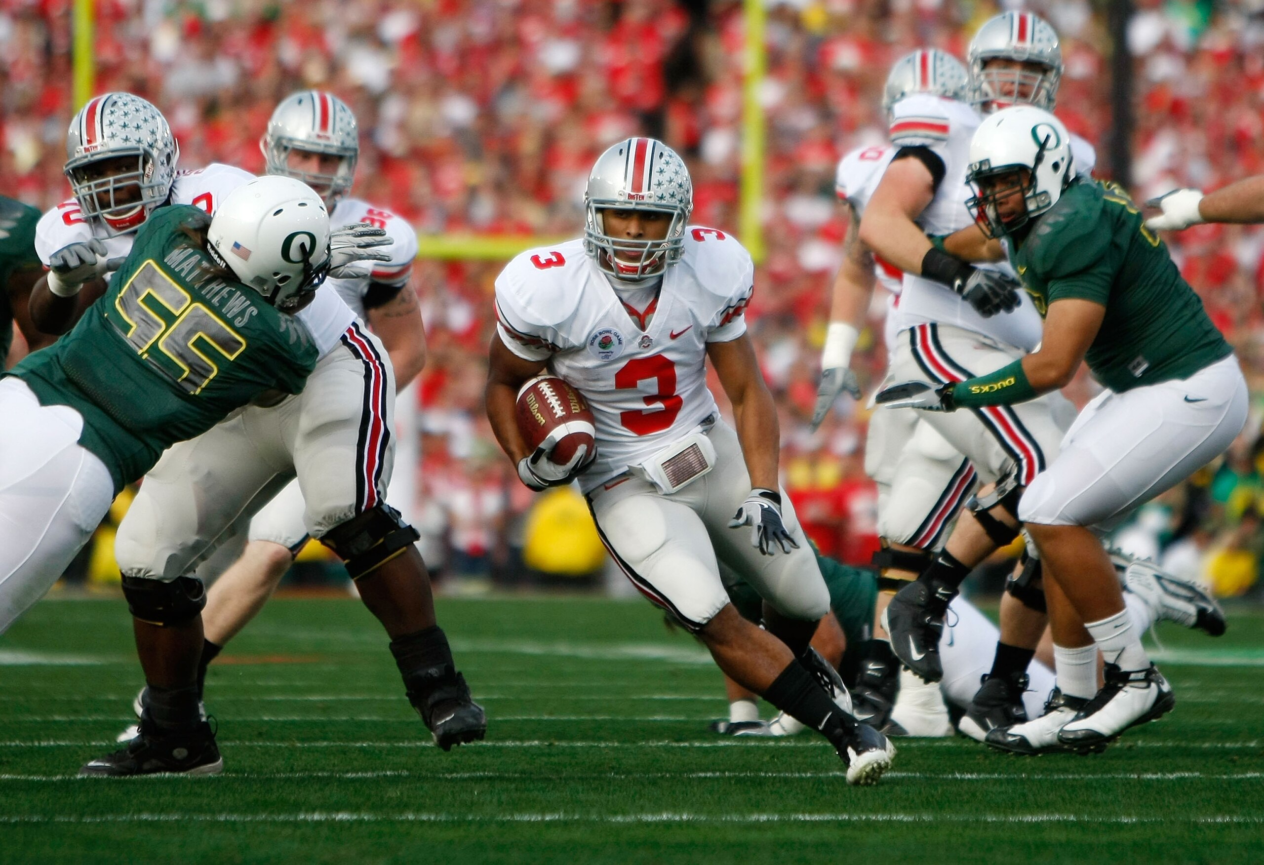 PASADENA, CA - JANUARY 01:  Brandon Saine #3 of the Ohio State Buckeyes runs the ball against the Oregon Ducks in the first quarter at the 96th Rose Bowl game on January 1, 2010 in Pasadena, California.  (Photo by Jeff Gross/Getty Images)