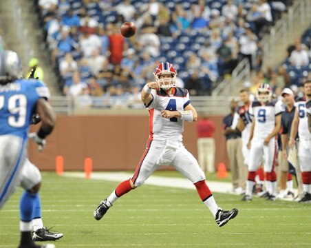 Brian Brohm passes off this rollout vs Lions