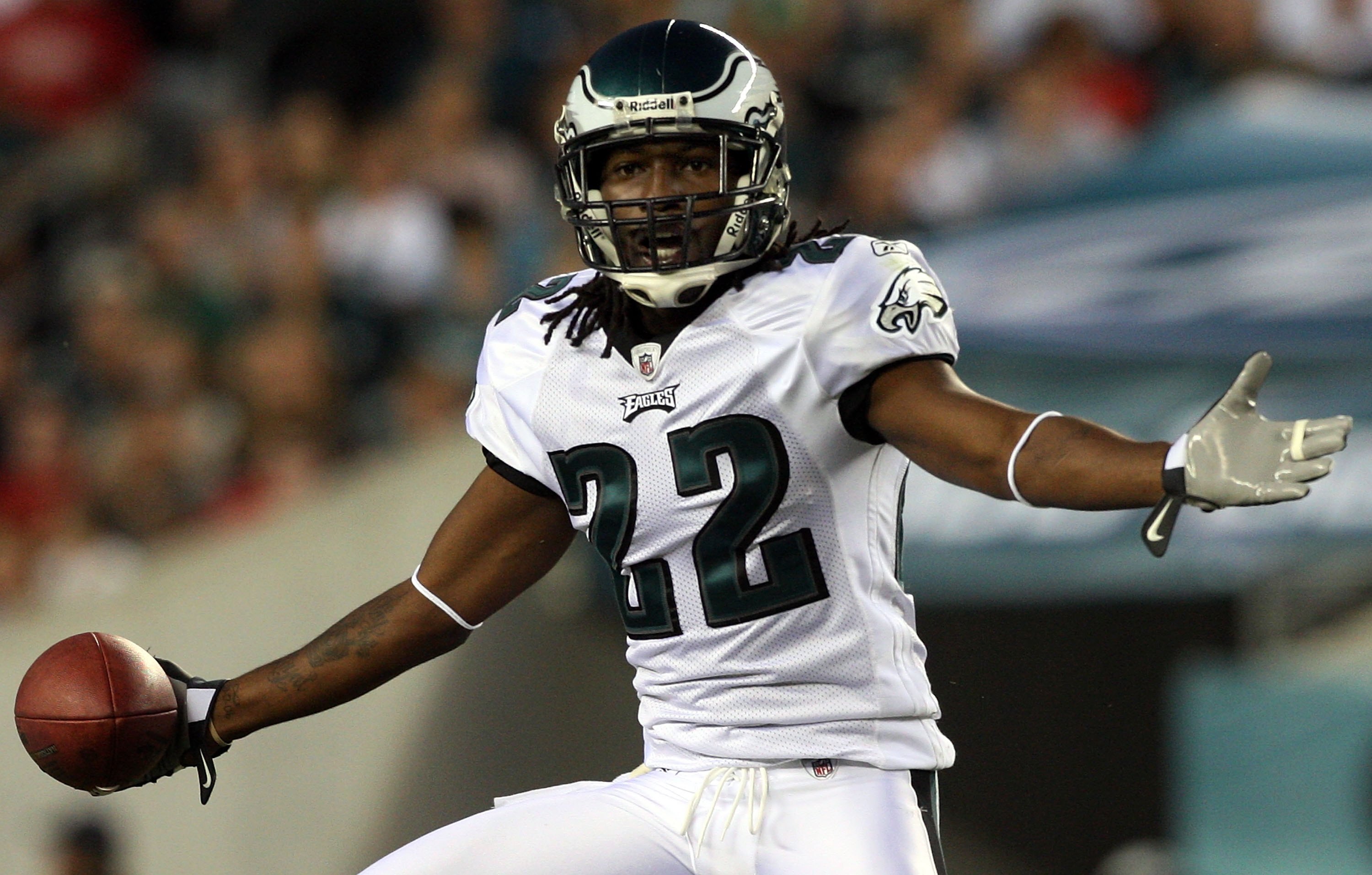 PHILADELPHIA - AUGUST 27: Asante Samuel #22 of the Philadelphia Eagles reacts after a play against the Jacksonville Jaguars on August 27, 2009 at Lincoln Financial Field in Philadelphia, Pennsylvania. (Photo by Jim McIsaac/Getty Images) PHILADELPHIA - AUGUST 27: Asante Samuel #22 of the Philadelphia Eagles reacts after a play against the Jacksonville Jaguars on August 27, 2009 at Lincoln Financial Field in Philadelphia, Pennsylvania. (Photo by Jim McIsaac/Getty Images)