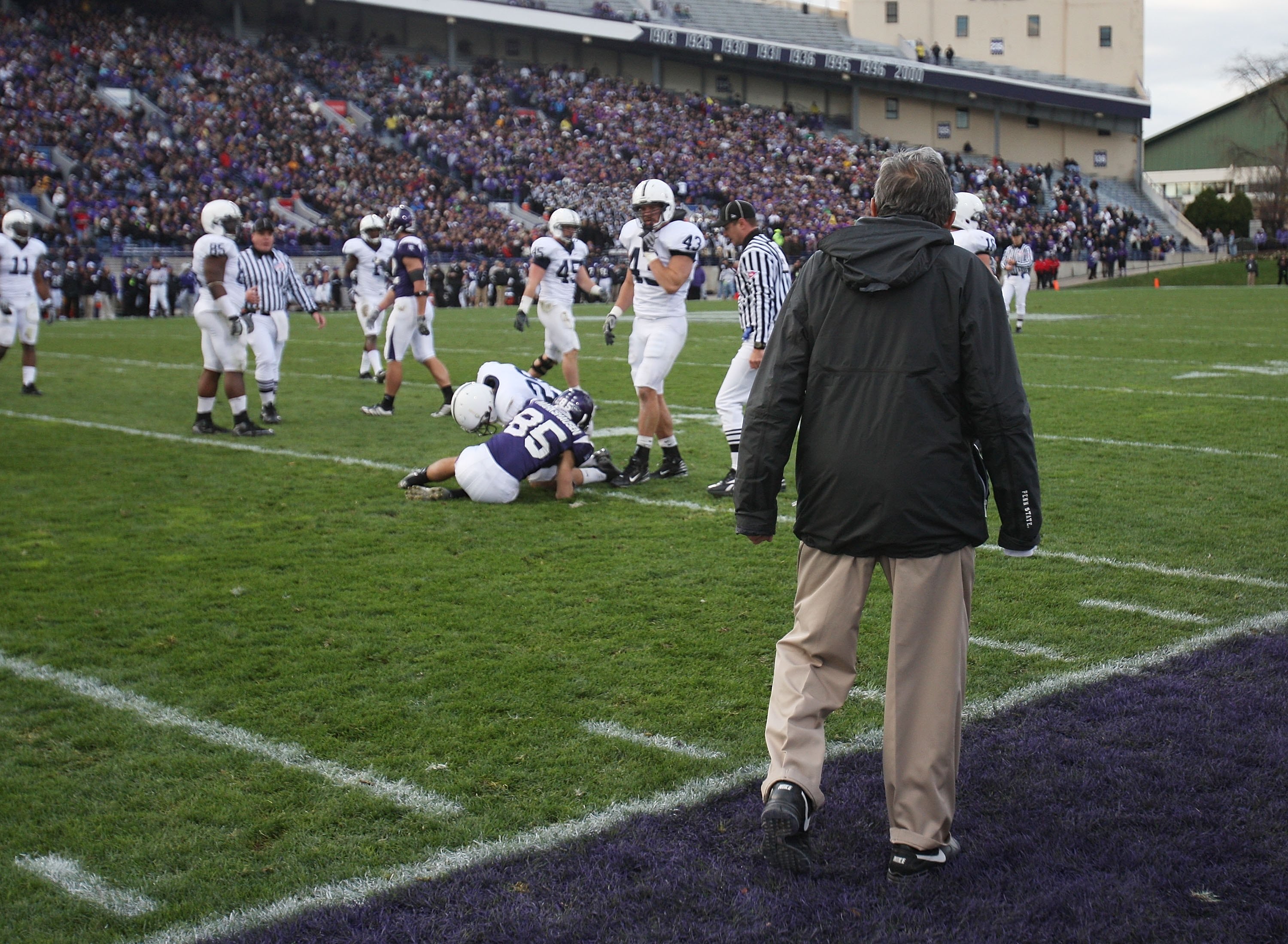 EVANSTON, IL - OCTOBER 31: Head coach Joe Paterno of the Penn State Nittany Lions watches the action as his team takes on the Northwestern Wildcats at Ryan Field on October 31, 2009 in Evanston, Illinois. Penn State defeated Northwestern 34-13.  (Photo by