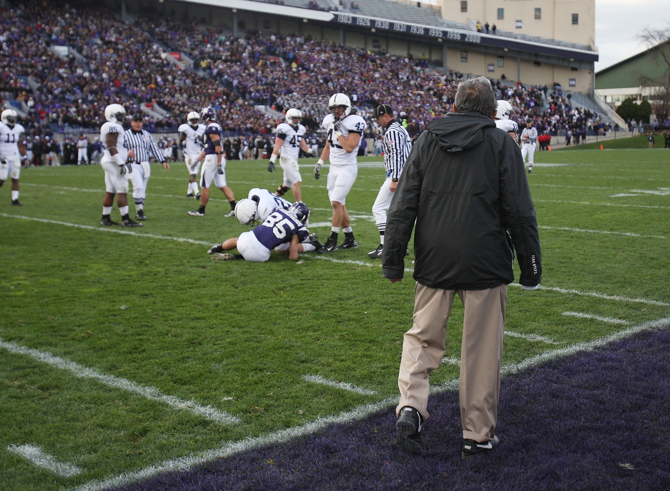EVANSTON, IL - OCTOBER 31: Head coach Joe Paterno of the Penn State Nittany Lions watches the action as his team takes on the Northwestern Wildcats at Ryan Field on October 31, 2009 in Evanston, Illinois. Penn State defeated Northwestern 34-13. (Photo by EVANSTON, IL - OCTOBER 31: Head coach Joe Paterno of the Penn State Nittany Lions watches the action as his team takes on the Northwestern Wildcats at Ryan Field on October 31, 2009 in Evanston, Illinois. Penn State defeated Northwestern 34-13. (Photo by