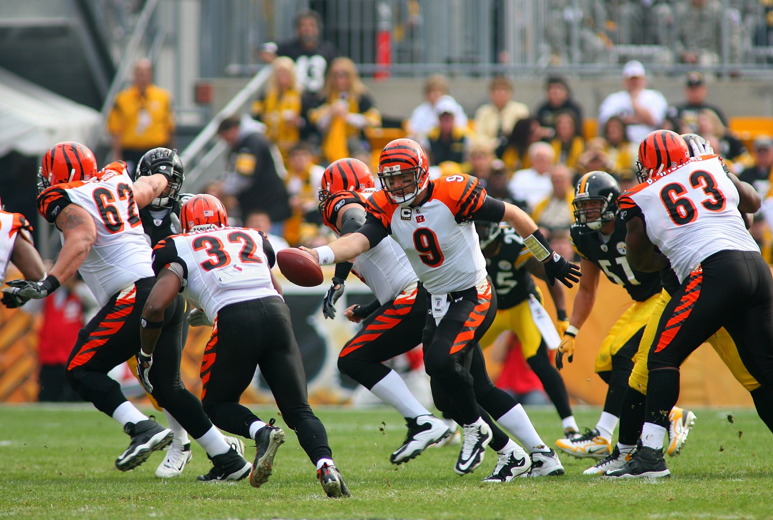 PITTSBURGH - NOVEMBER 15:  Quarterback Carson Palmer #9 of the Cincinnati Bengals looks to hand off the ball during their game against the Pittsburgh Steelers at Heinz Field on November 15, 2009 in Pittsburgh, Pennsylvania. The Bengals defeated the Steele