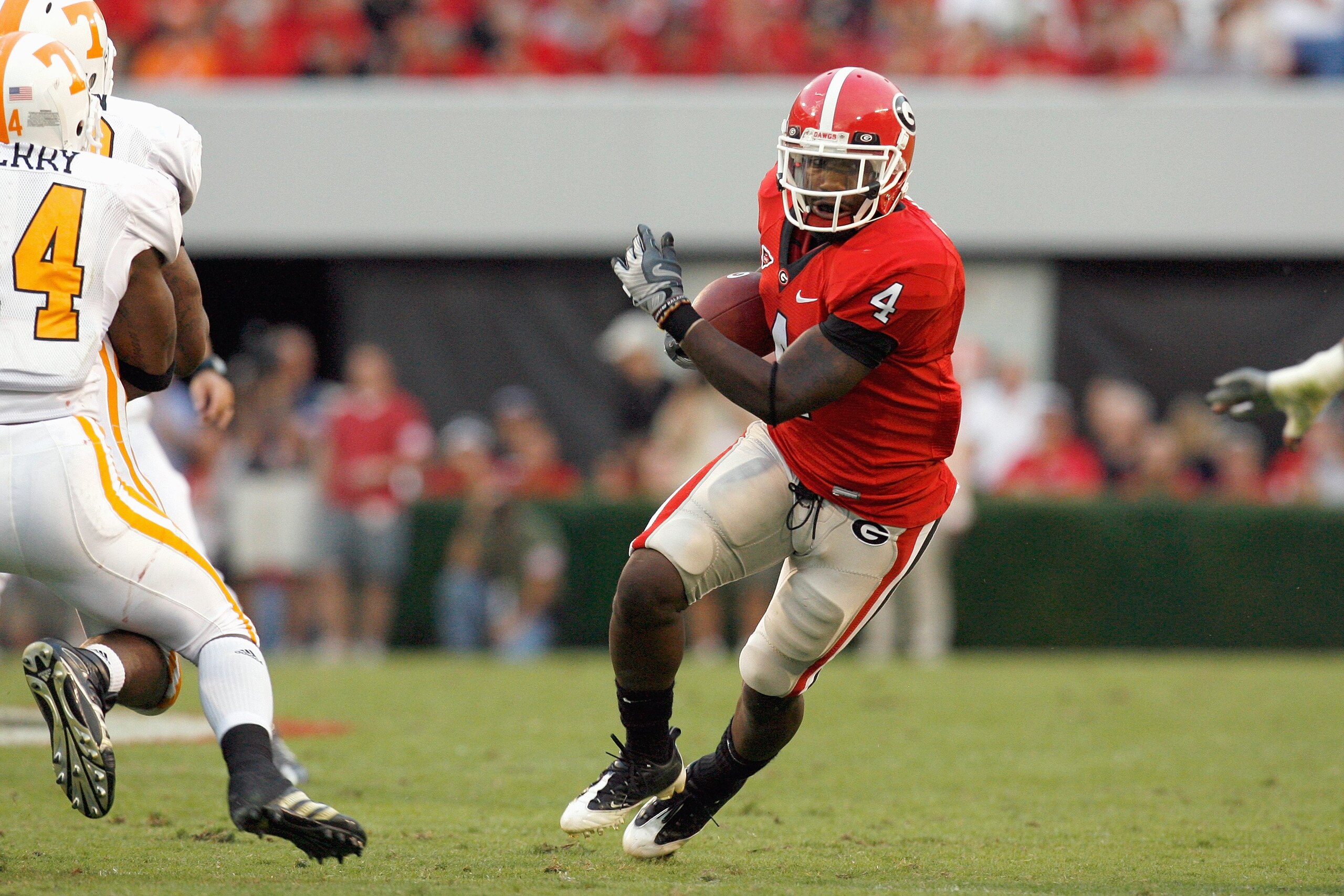 ATHENS, GA - OCTOBER 11:  Caleb King #4of the Georgia Bulldogs carries the ball during the game against the Tennessee Volunteers at Sanford Stadium on October 11, 2008 in Athens, Georgia.  (Photo by Kevin C. Cox/Getty Images)